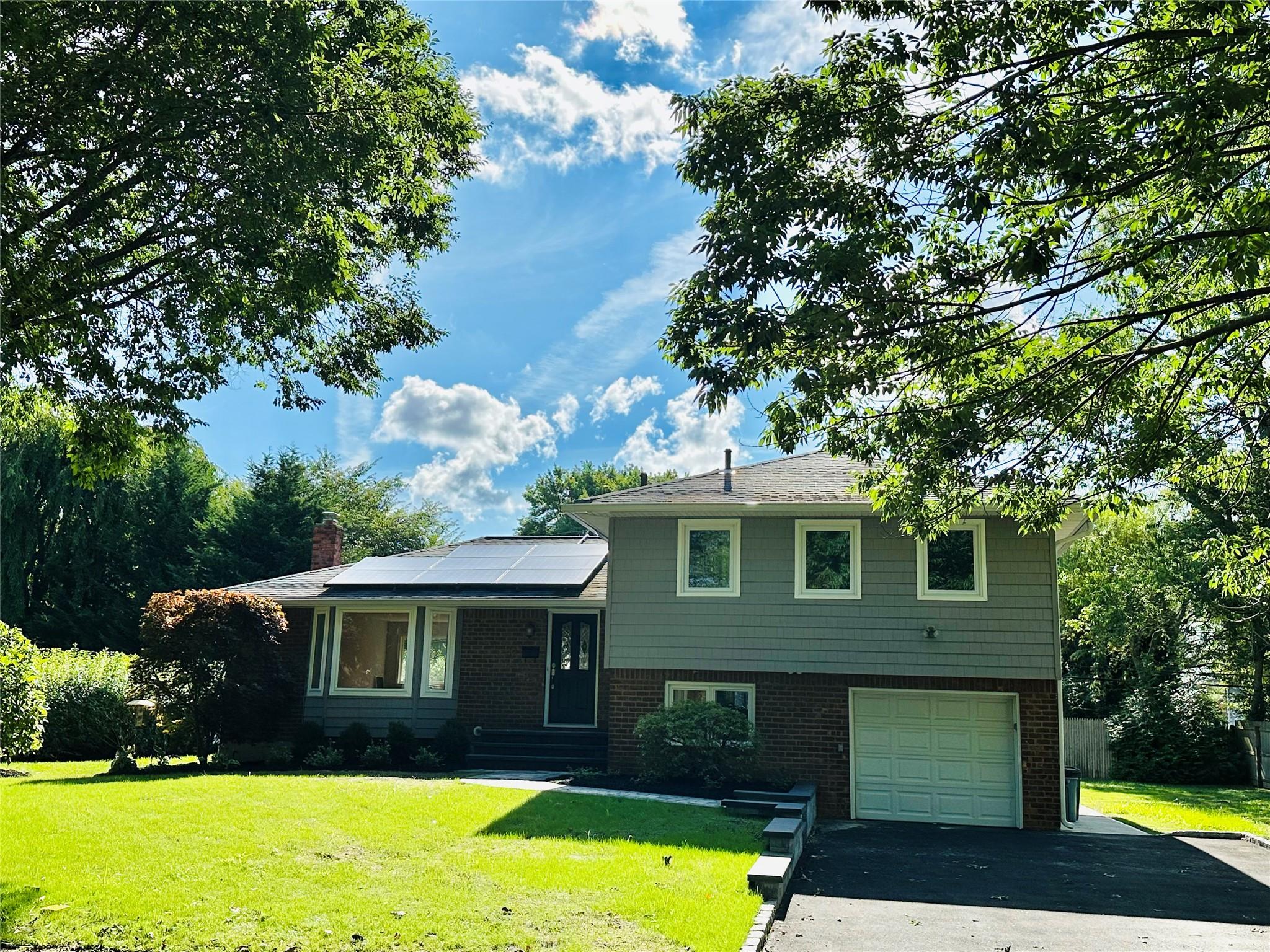 42 Earl Road, Melville, NY 11747