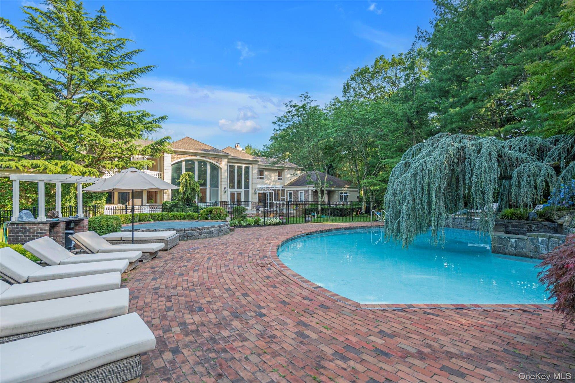 55 Coves Run, Oyster Bay Cove, NY 11791