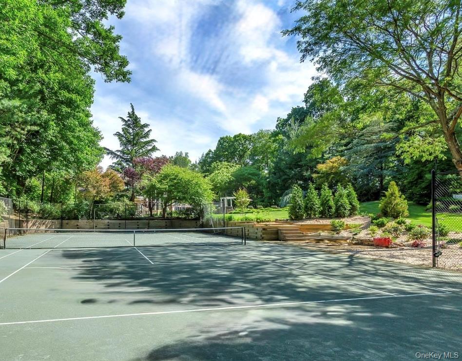 55 Coves Run, Oyster Bay Cove, NY 11791