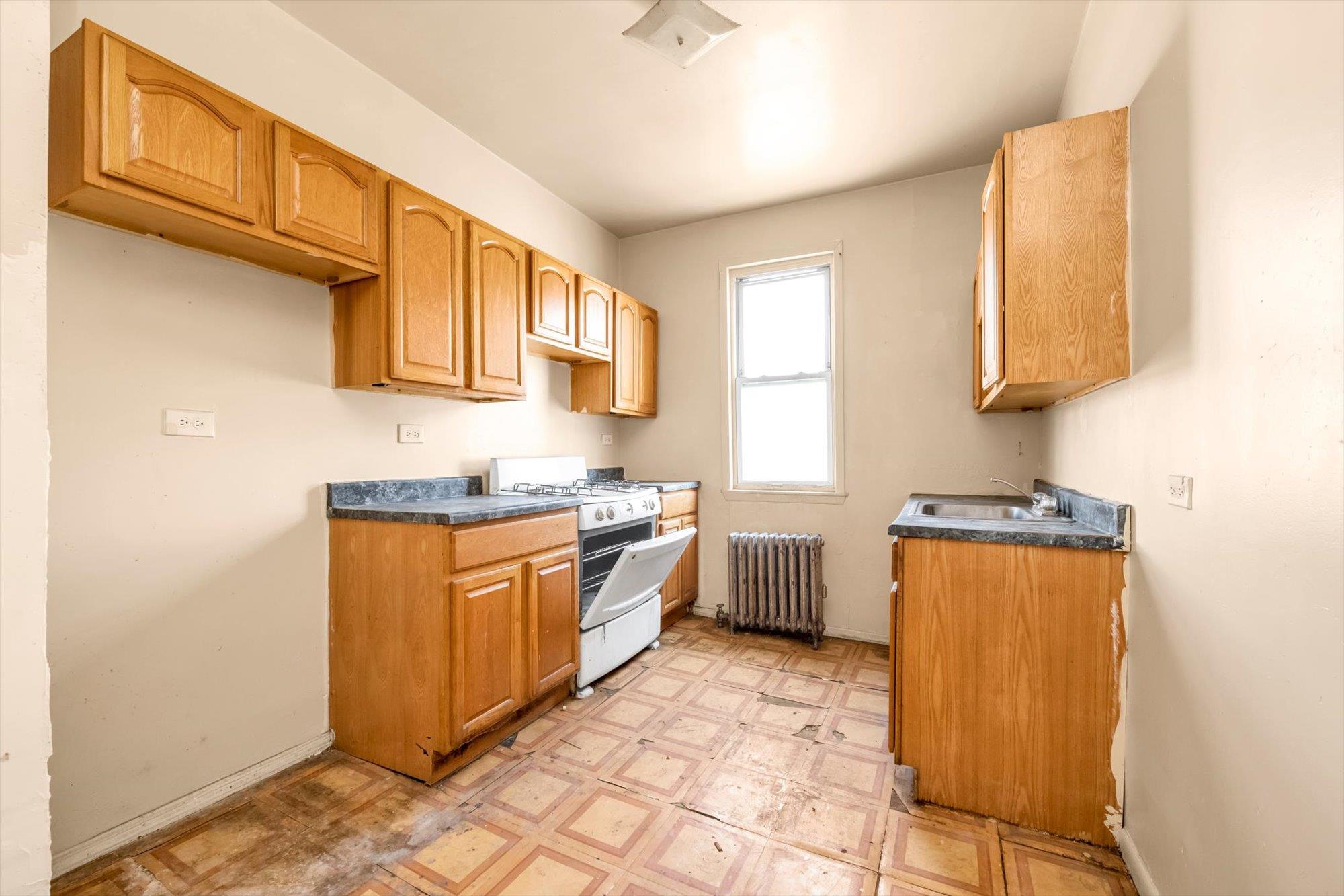 1129 E Tremont Avenue, Bronx, NY 10460