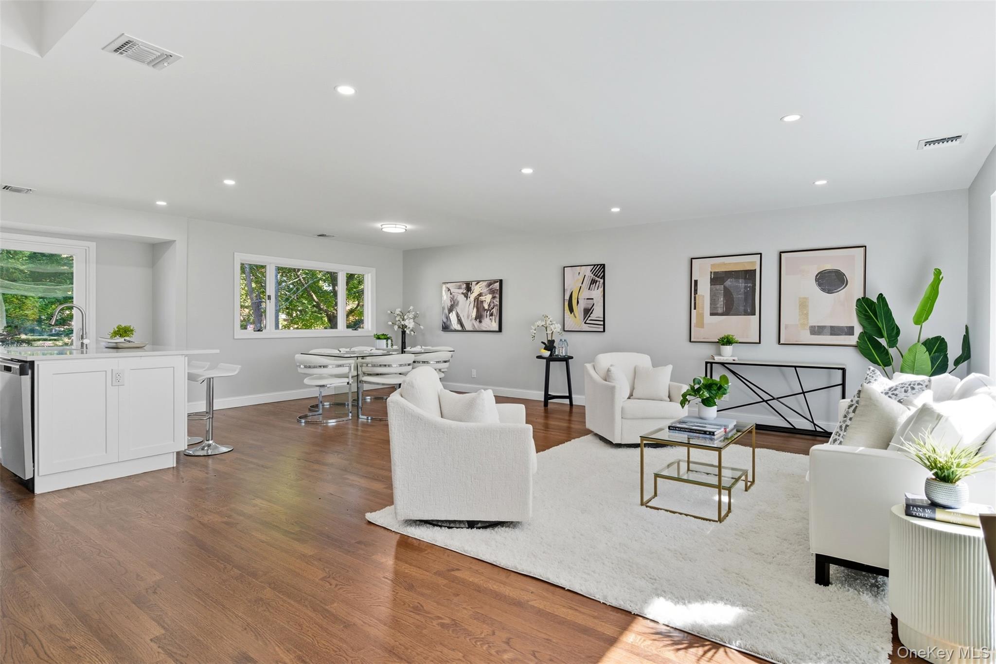 15 Byfield Place, Melville, NY 11747