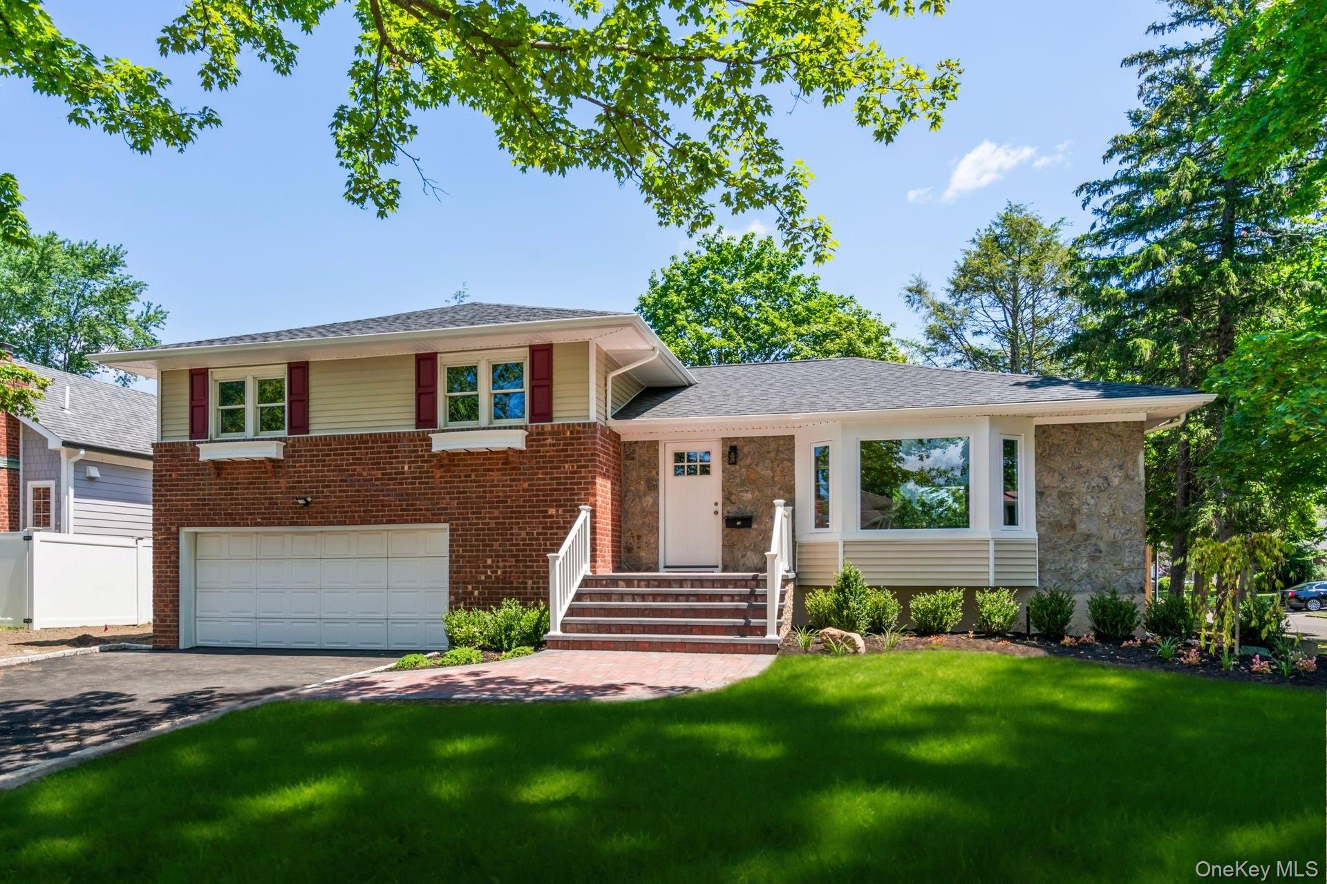 15 Byfield Place, Melville, NY 11747