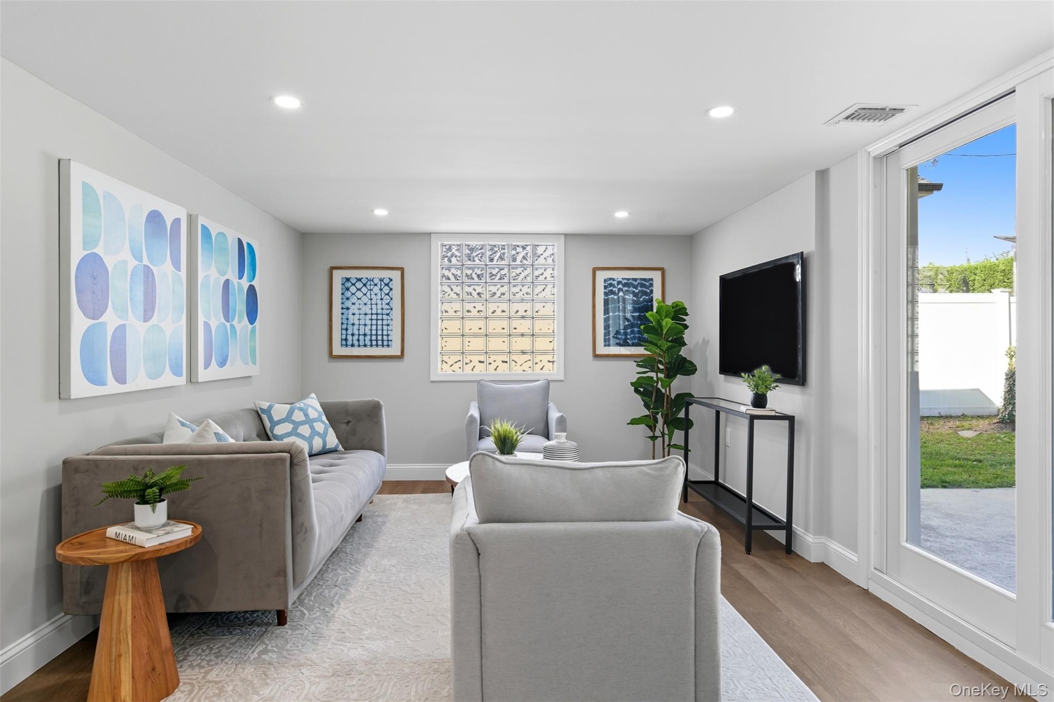 15 Byfield Place, Melville, NY 11747