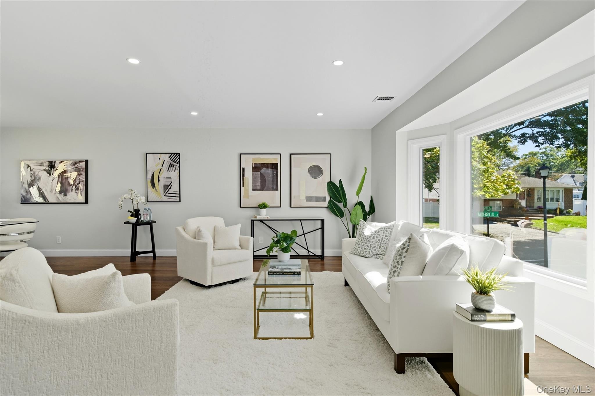 15 Byfield Place, Melville, NY 11747