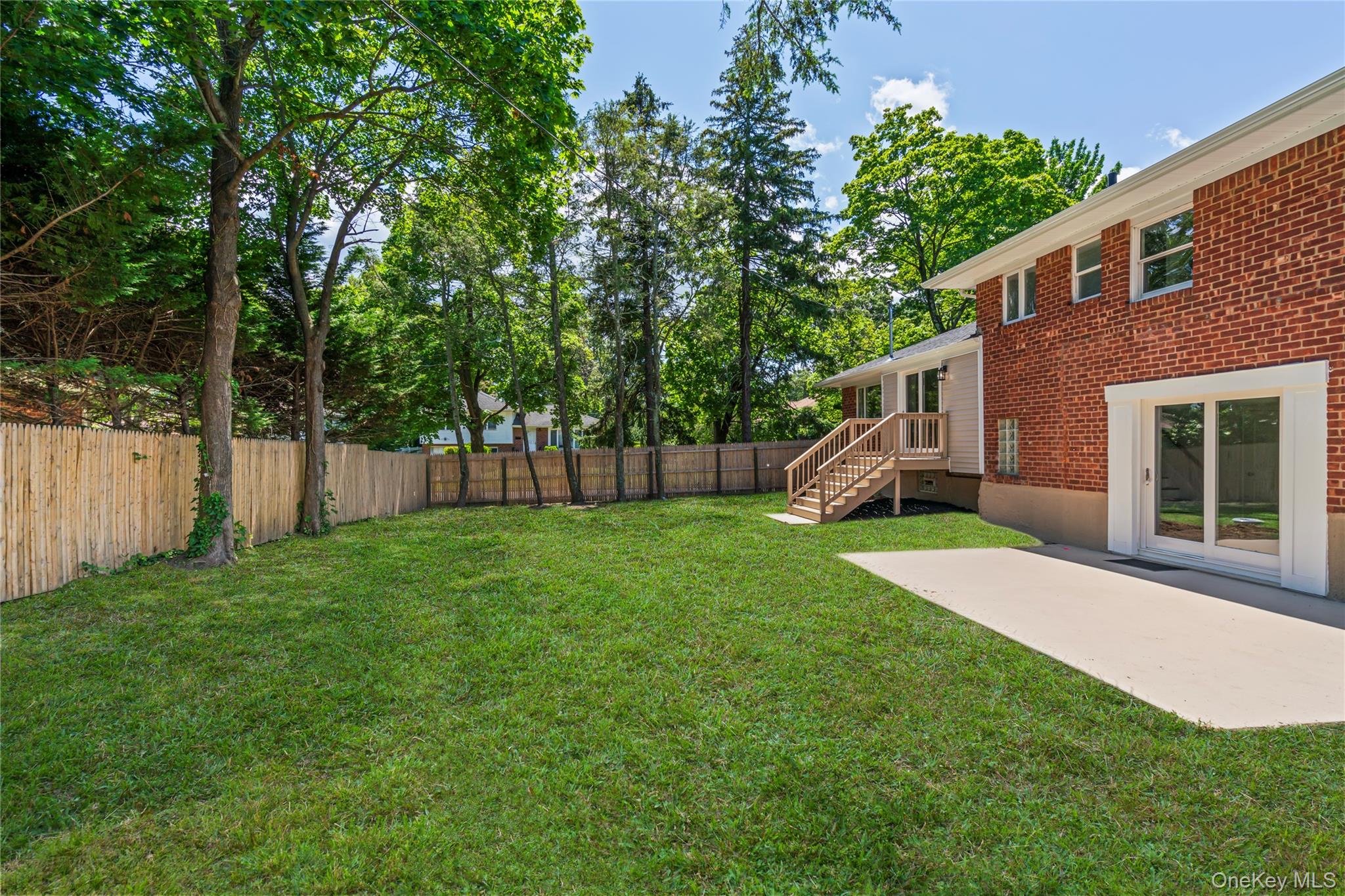 15 Byfield Place, Melville, NY 11747