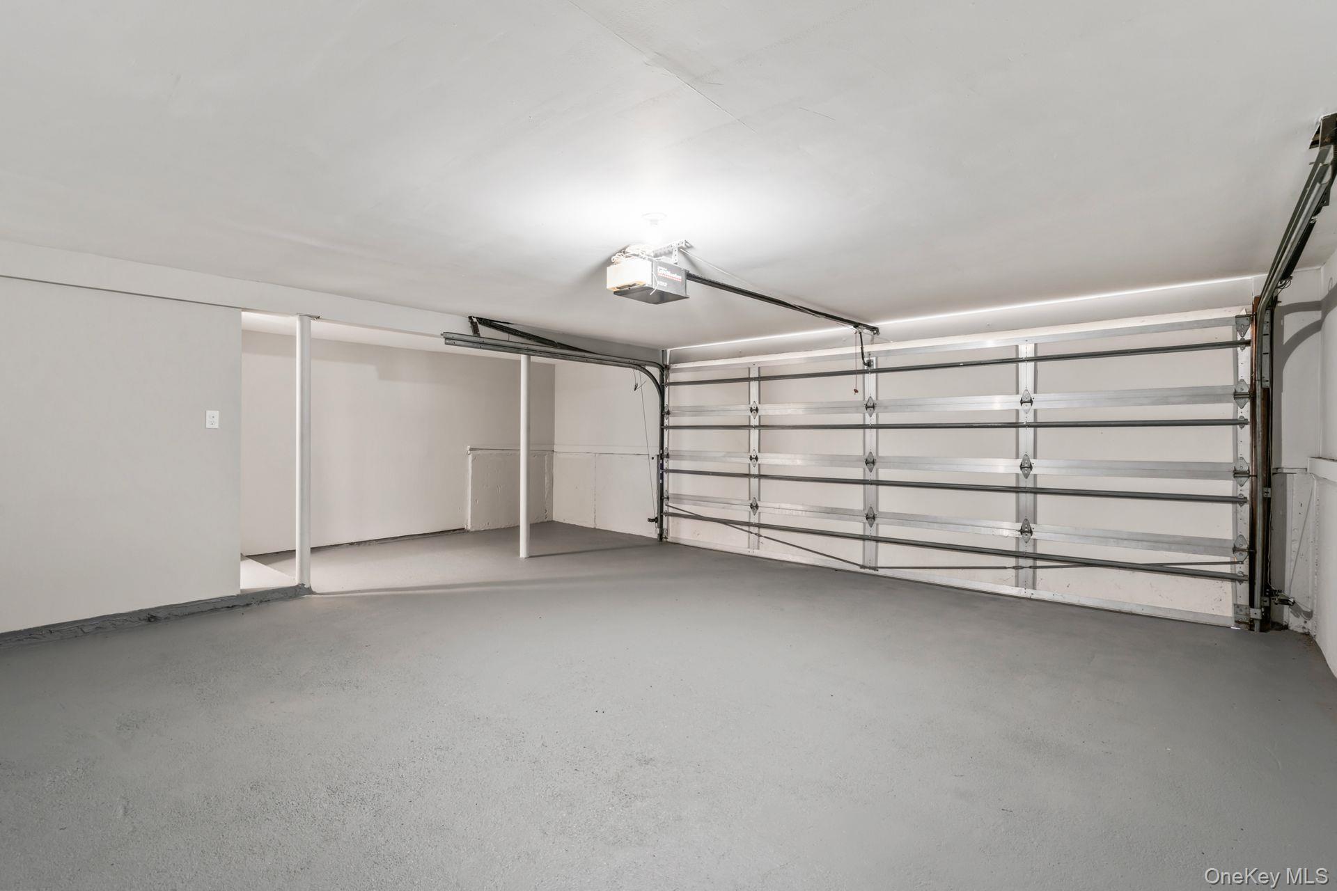 15 Byfield Place, Melville, NY 11747