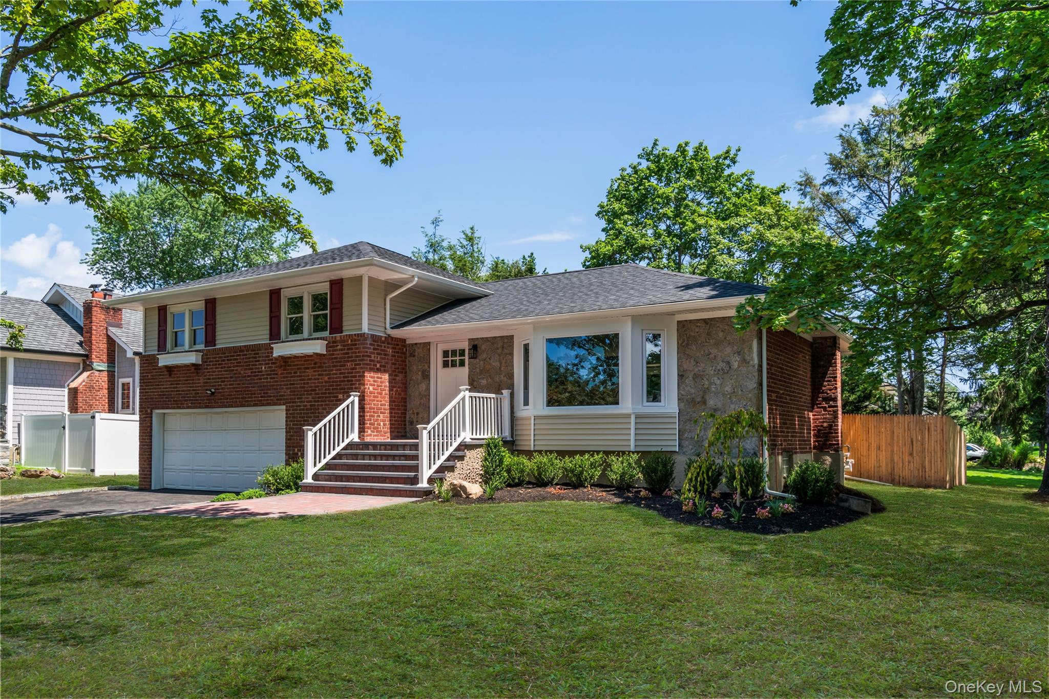 15 Byfield Place, Melville, NY 11747