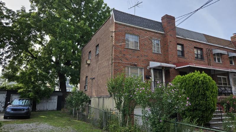 4749 Richardson Avenue, Bronx, NY 10470