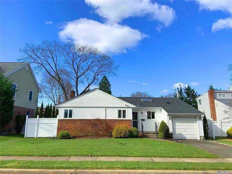 68 Willets Drive, Syosset, NY 11791