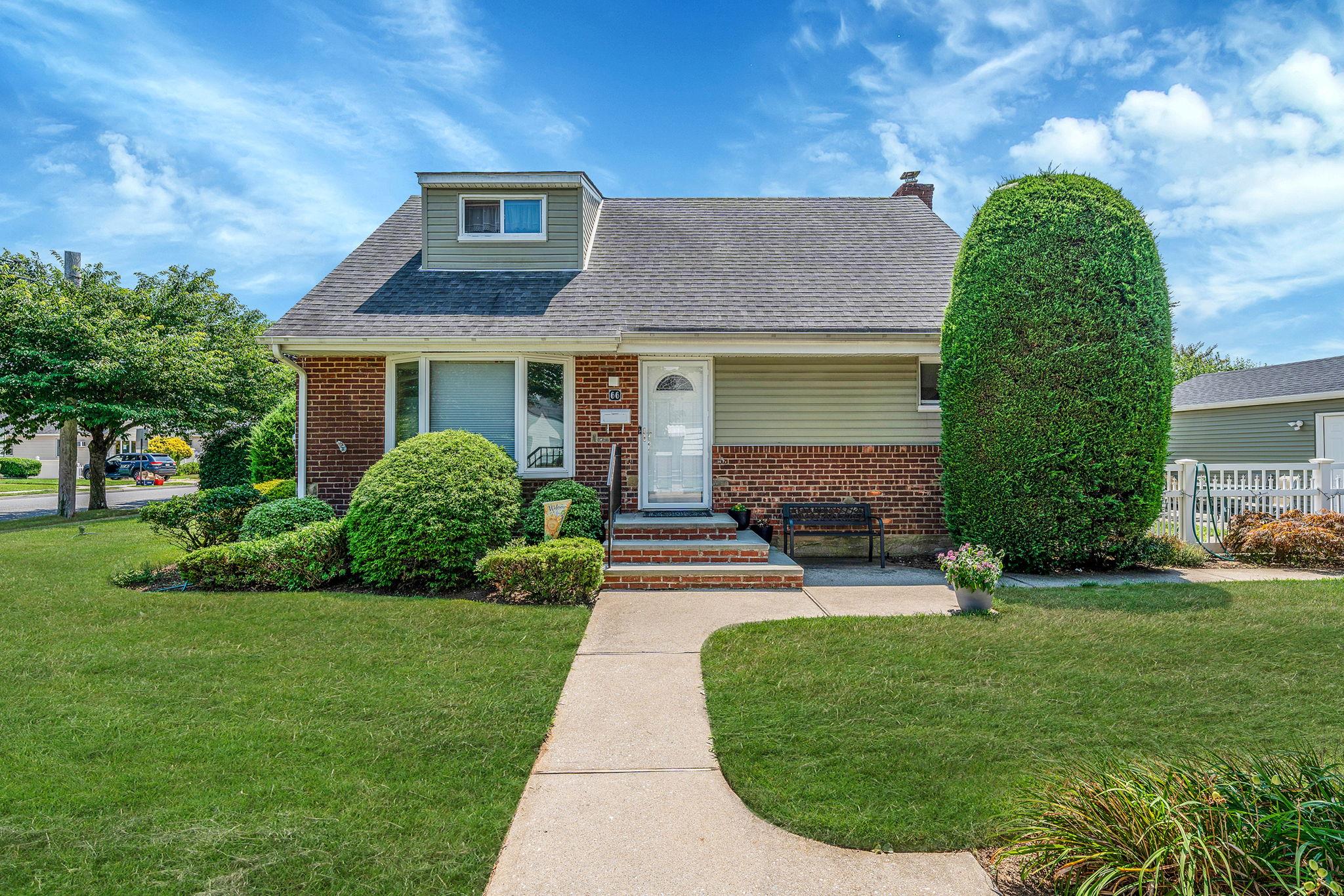 66 Webster Street, Floral Park, NY 11001