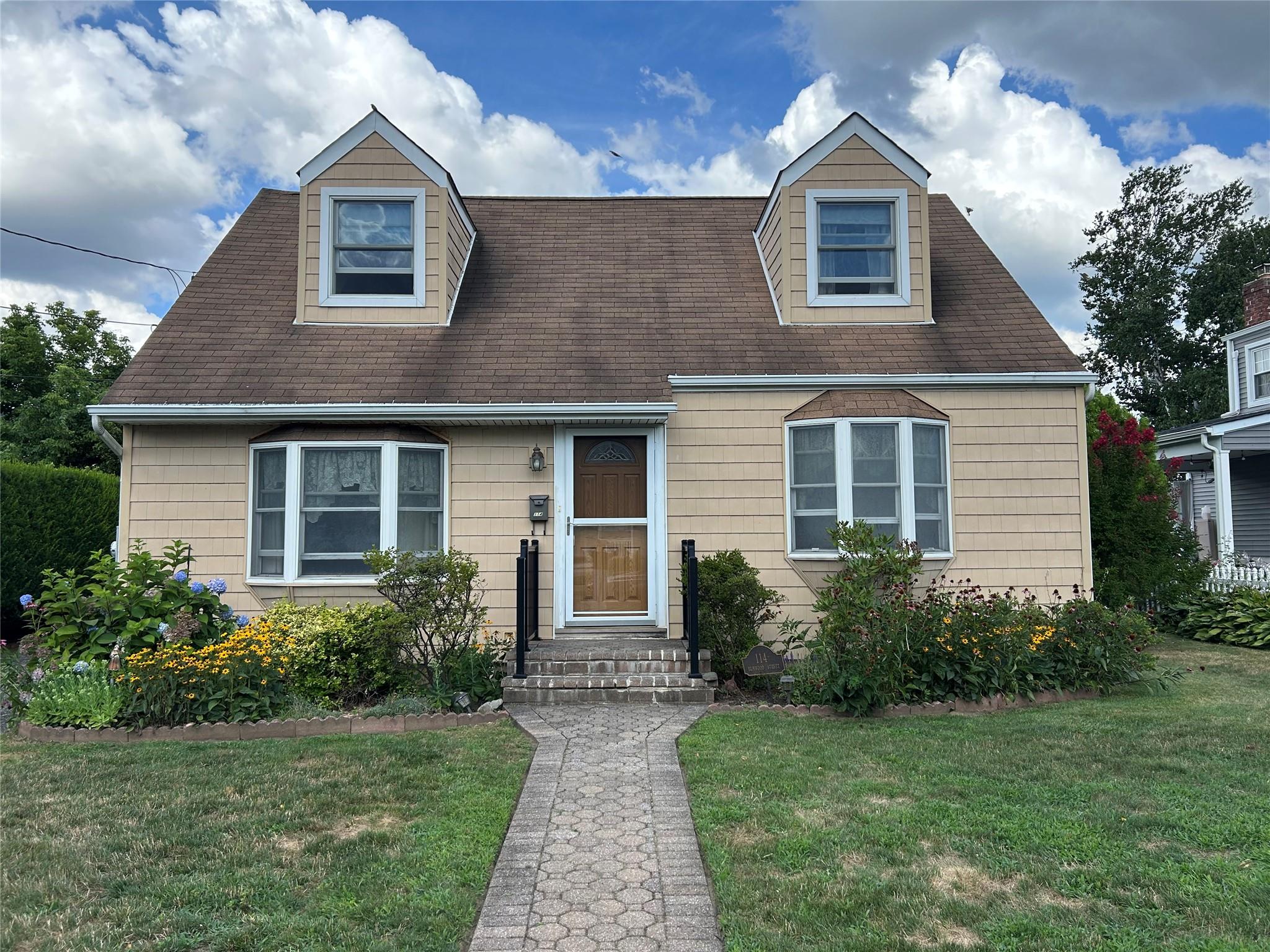114 Elmwood Street, Plainview, NY 11803
