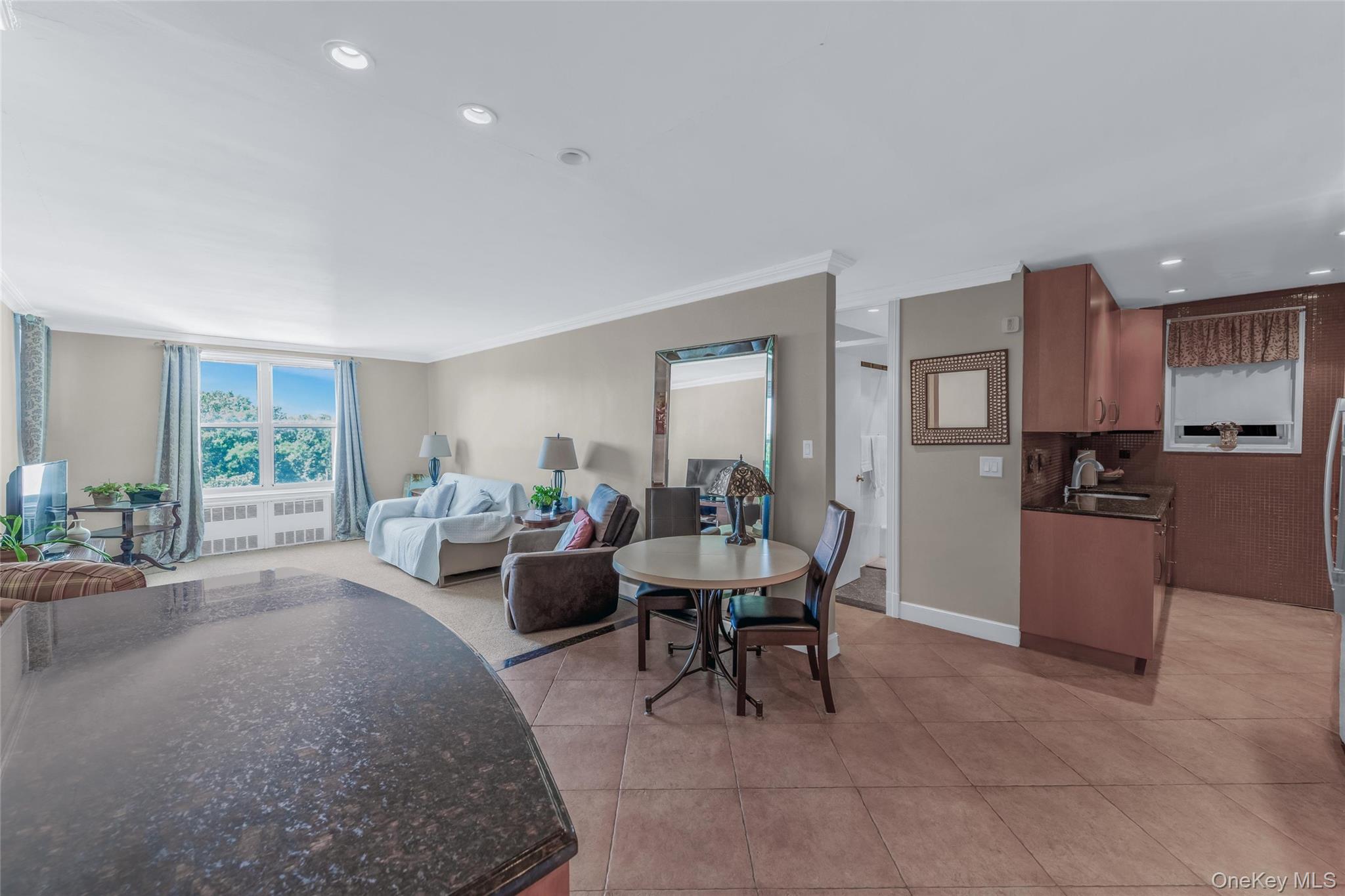 44-20 Douglaston Pkwy Douglaston Parkway # 5A, Little Neck, NY 11363