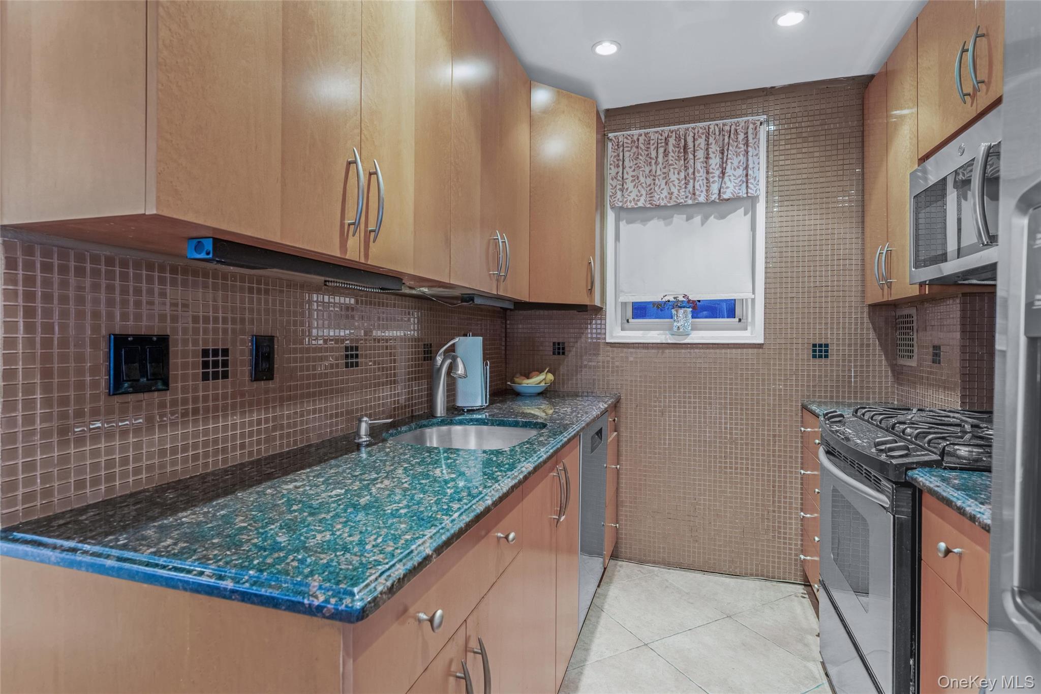 44-20 Douglaston Pkwy Douglaston Parkway # 5A, Little Neck, NY 11363