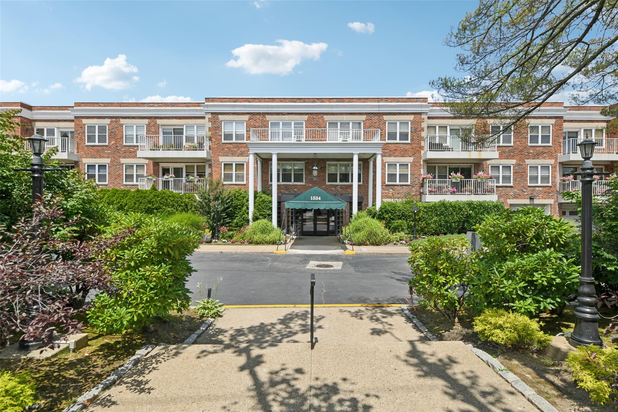 1534 Broadway # 202, Hewlett, NY 11557