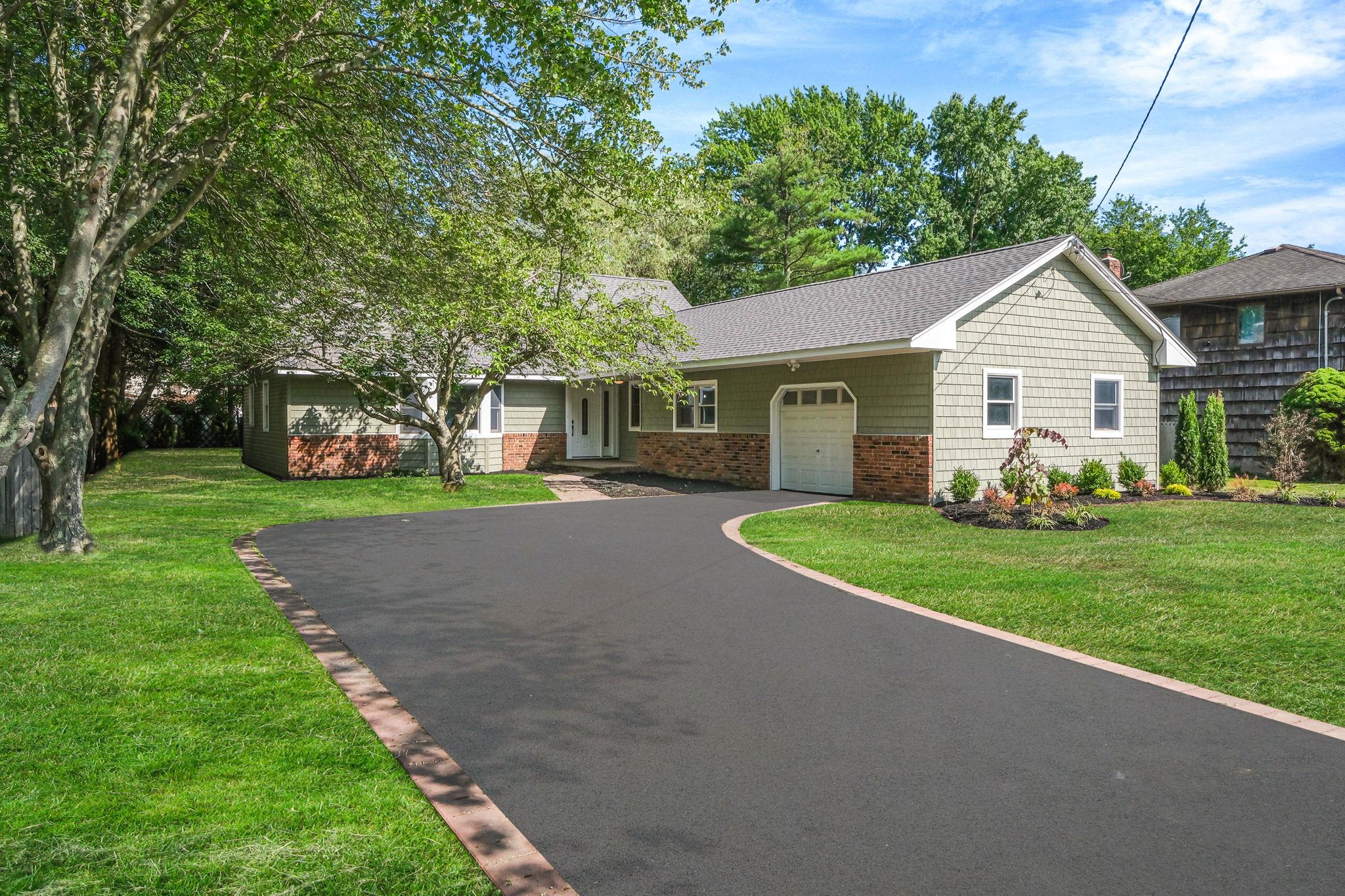 43 W Shore Road, Oakdale, NY 11769