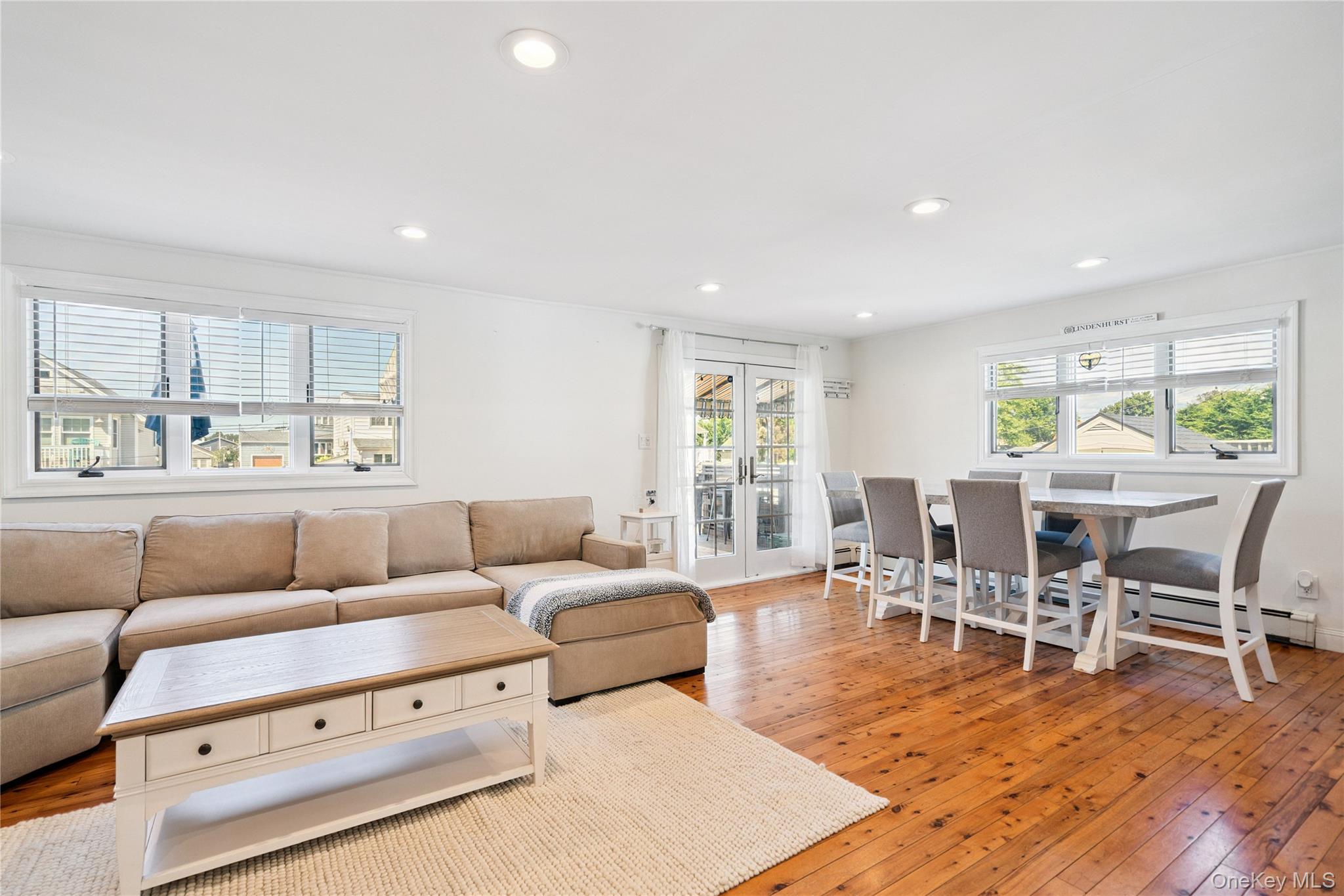 833 S 5th Street, Lindenhurst, NY 11757