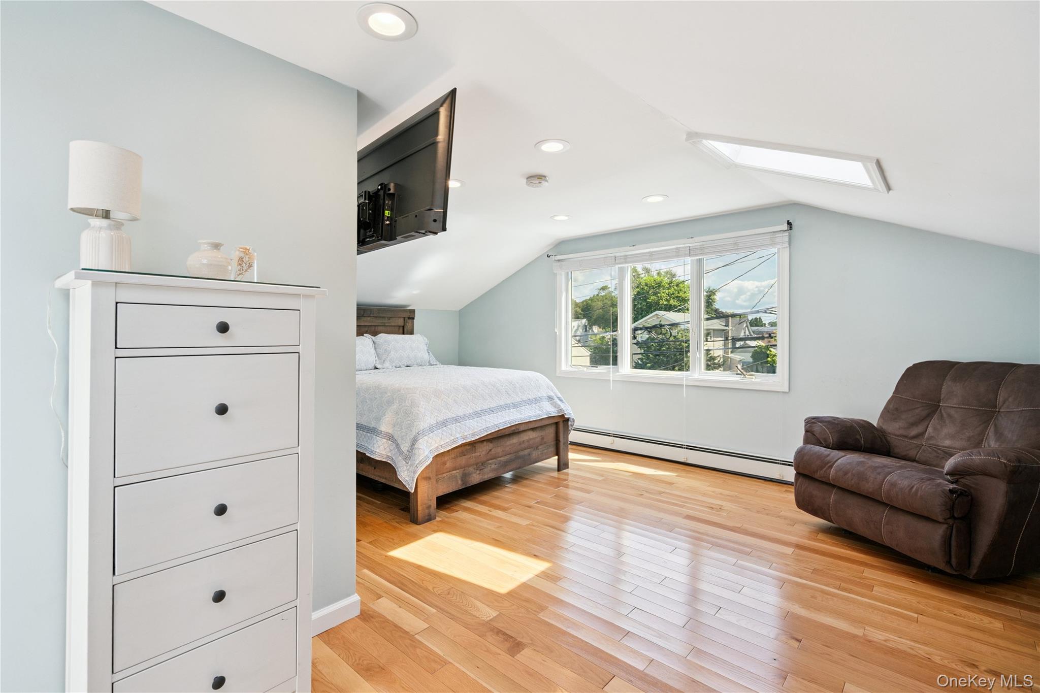 833 S 5th Street, Lindenhurst, NY 11757