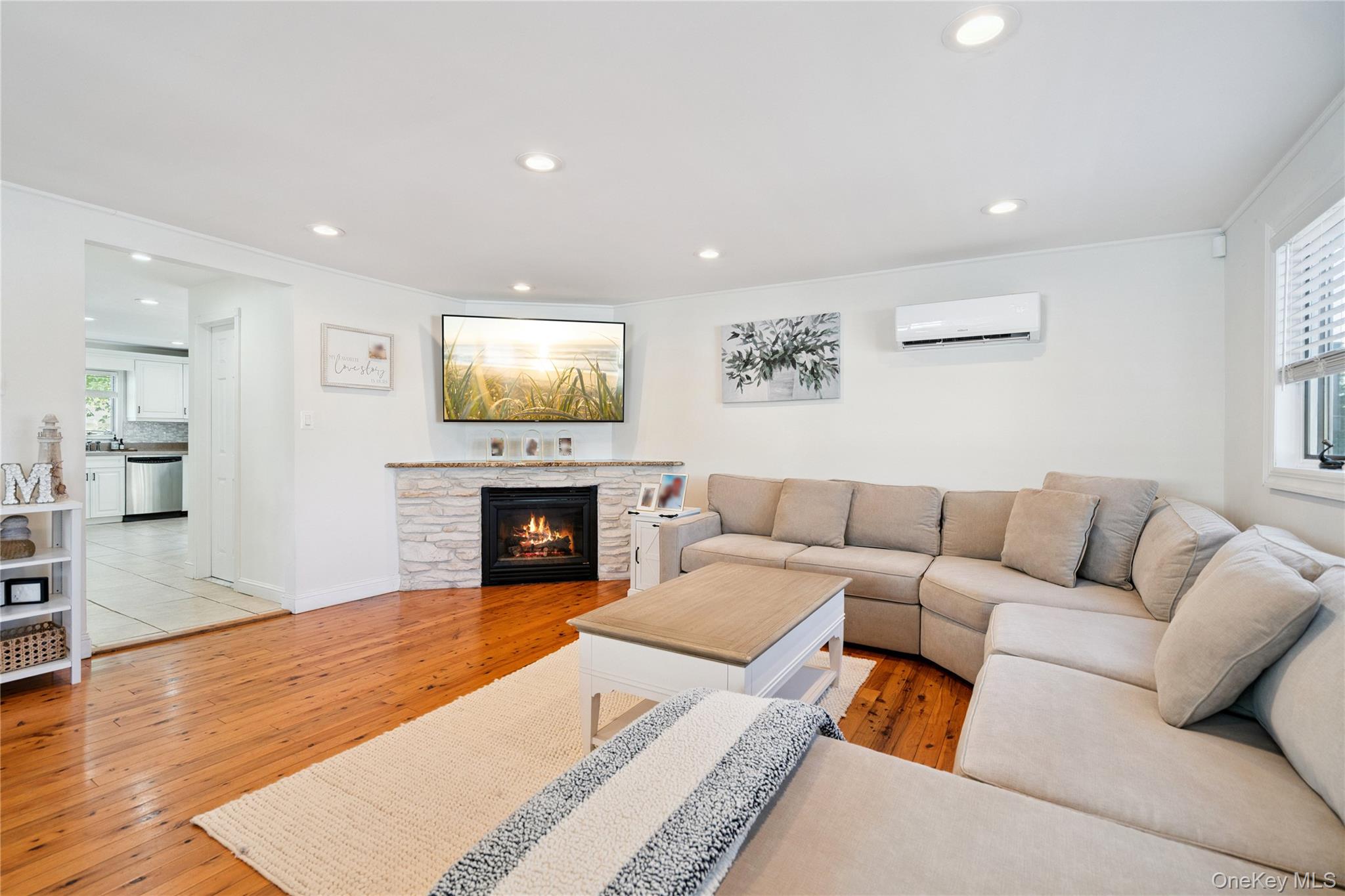 833 S 5th Street, Lindenhurst, NY 11757