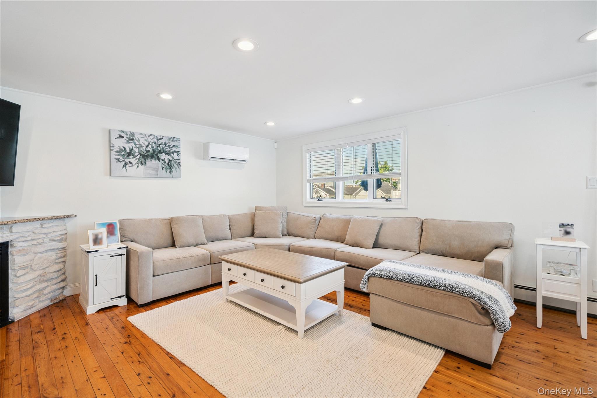 833 S 5th Street, Lindenhurst, NY 11757