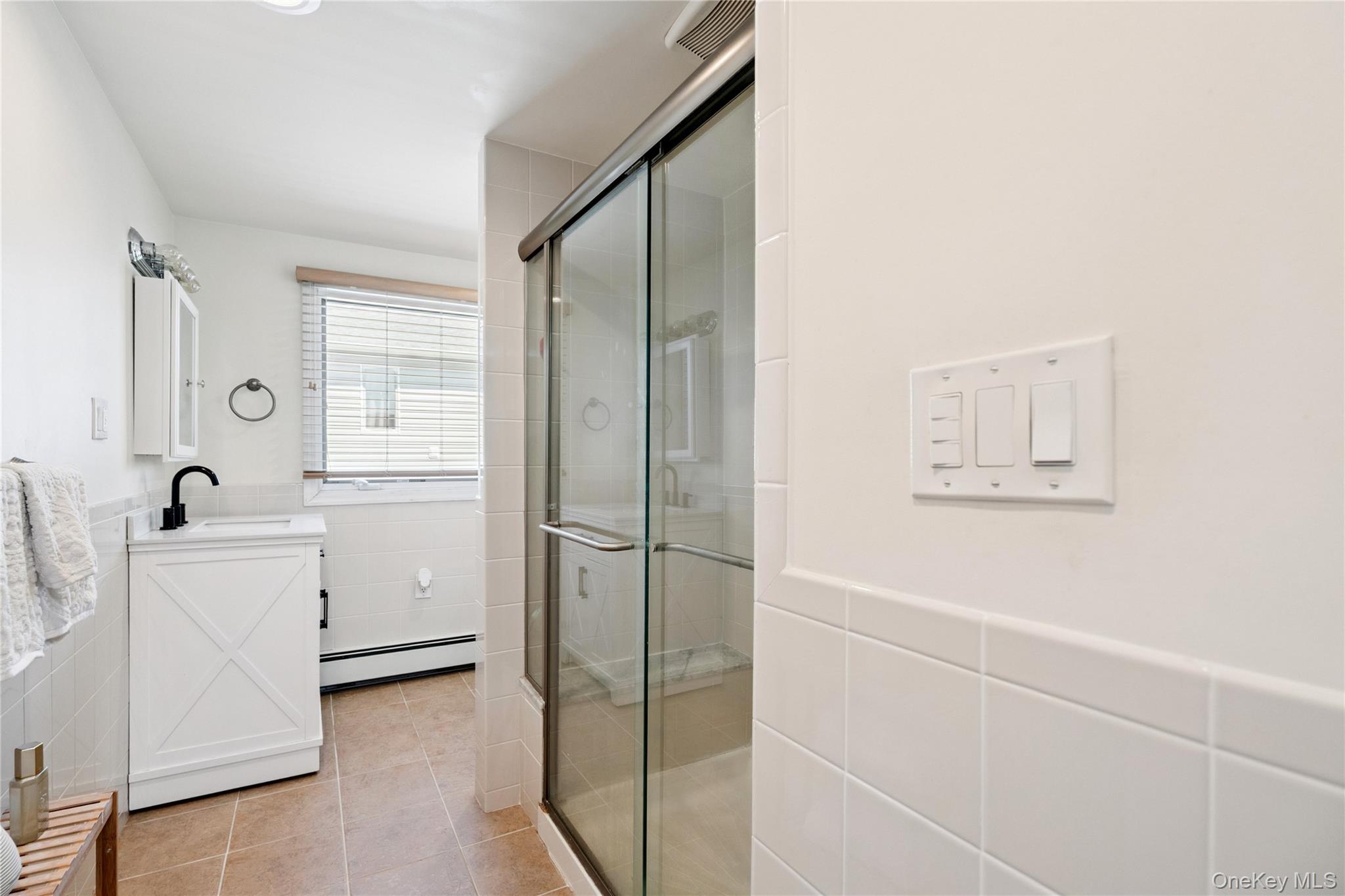 833 S 5th Street, Lindenhurst, NY 11757