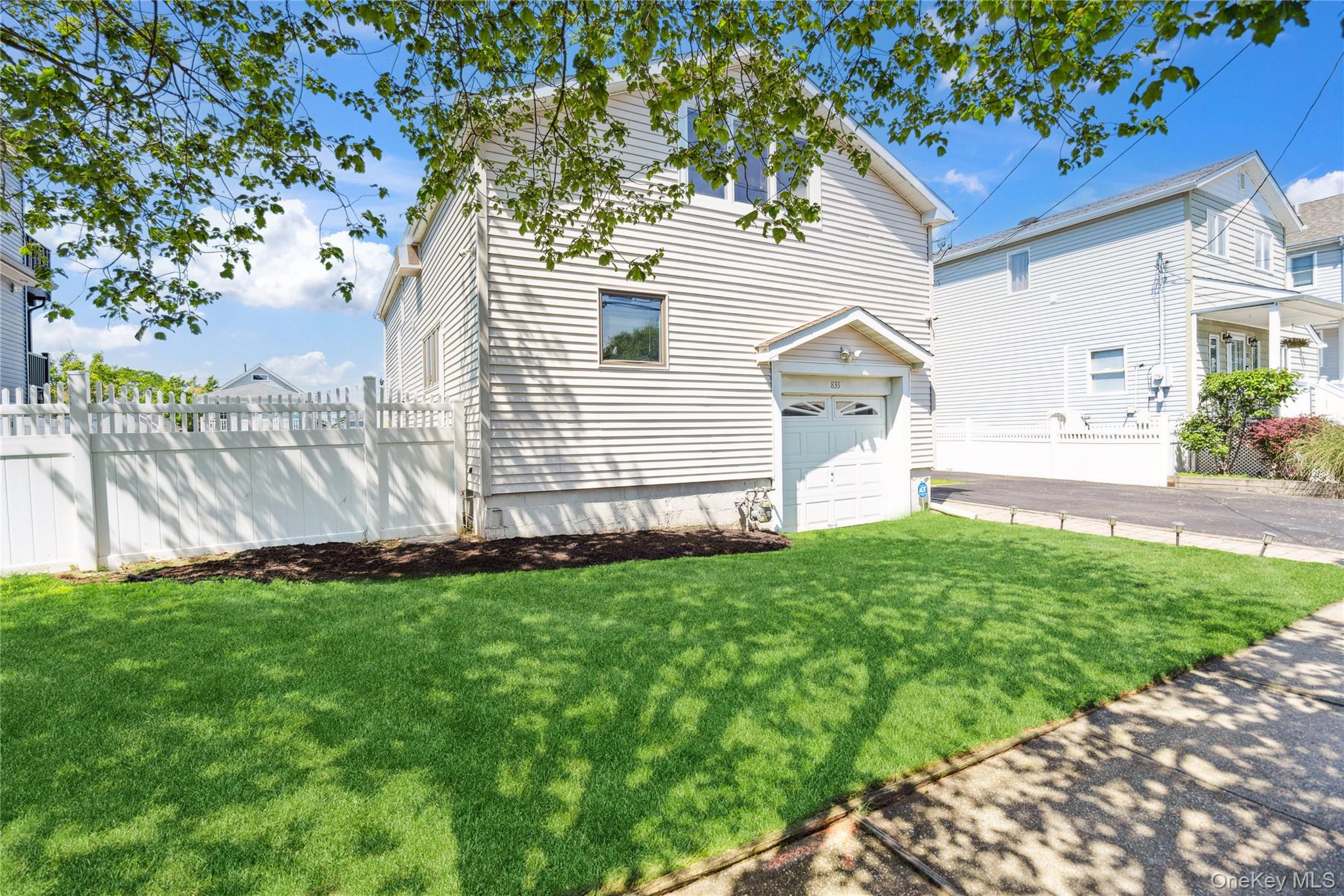 833 S 5th Street, Lindenhurst, NY 11757