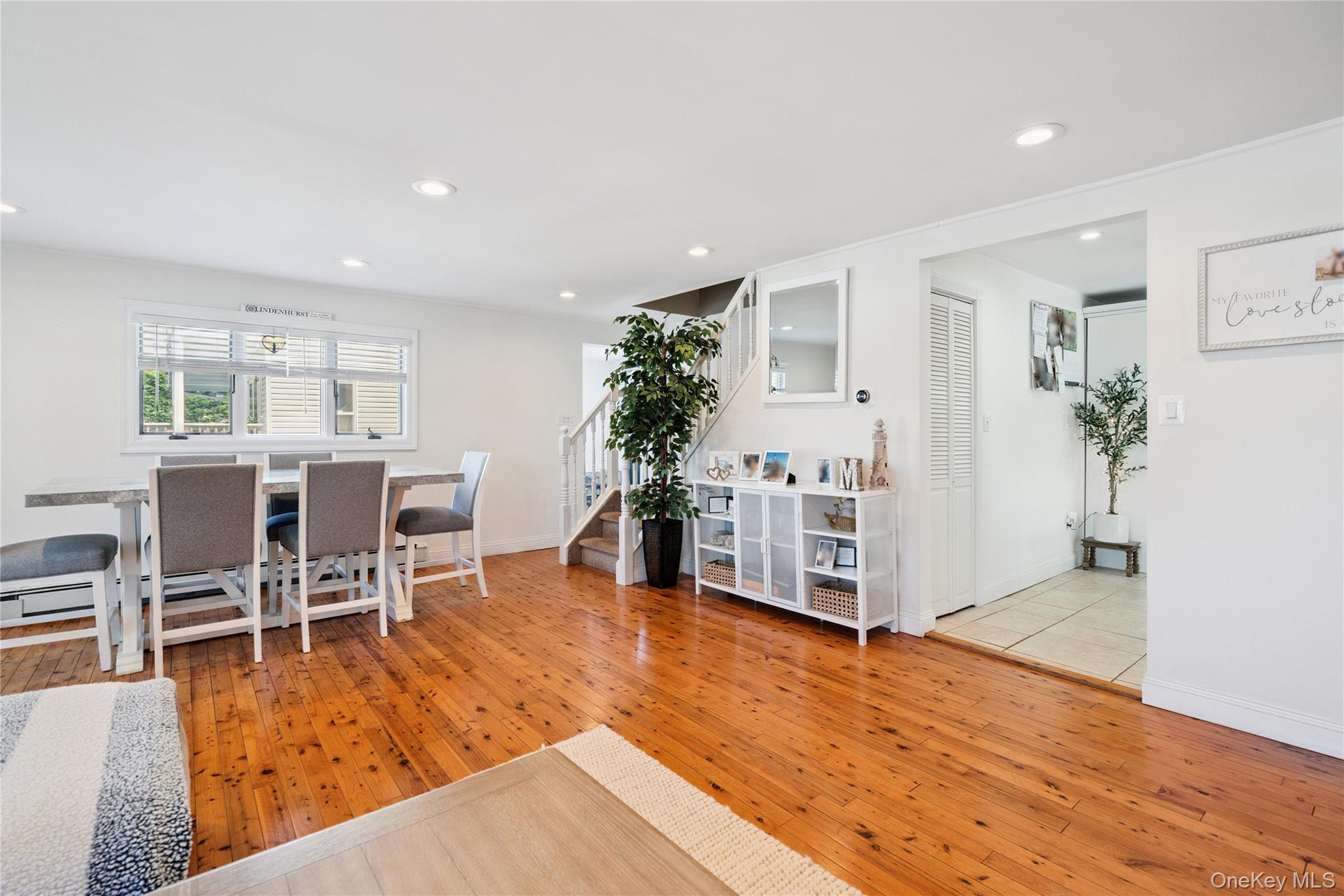 833 S 5th Street, Lindenhurst, NY 11757