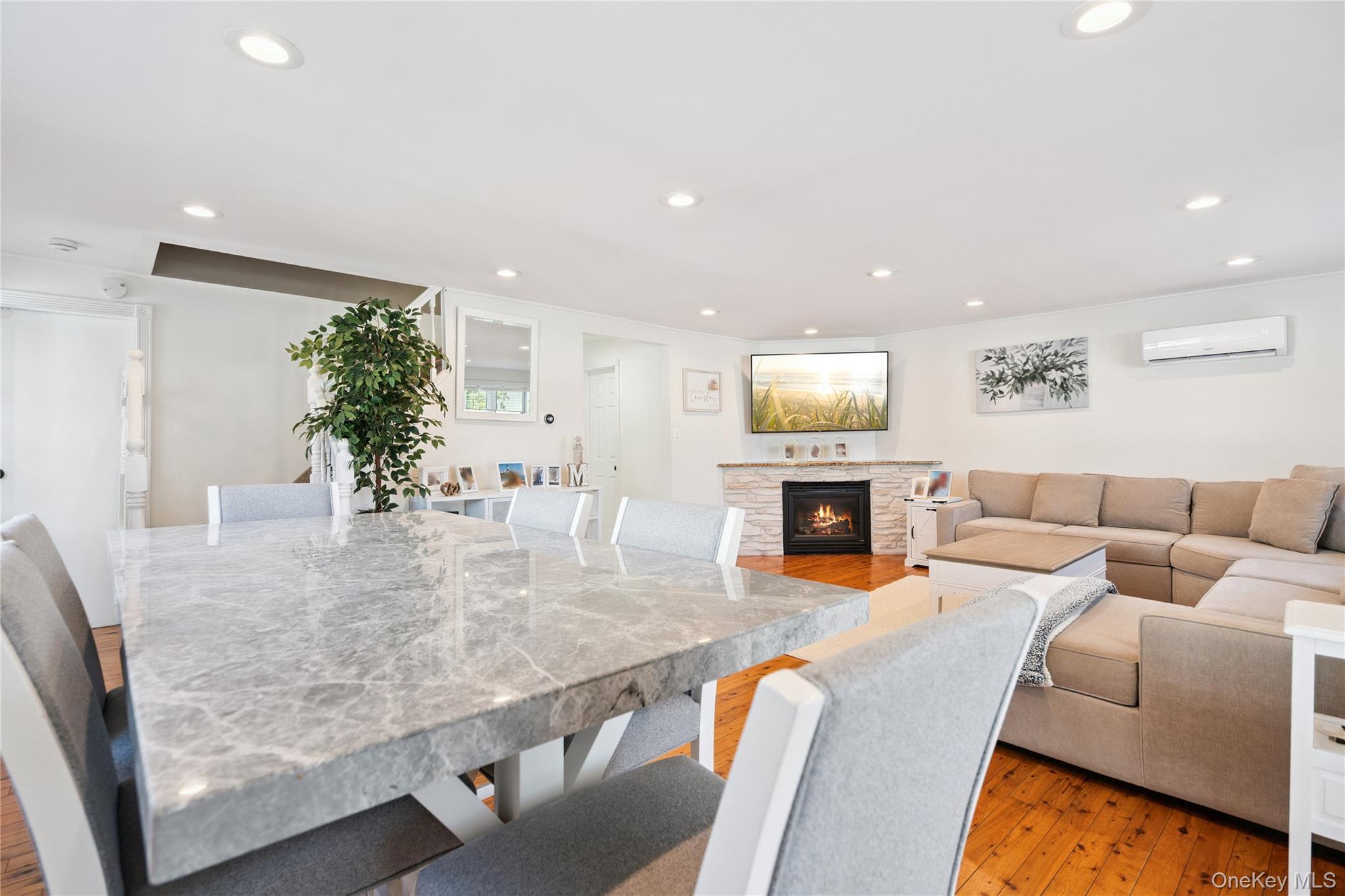 833 S 5th Street, Lindenhurst, NY 11757