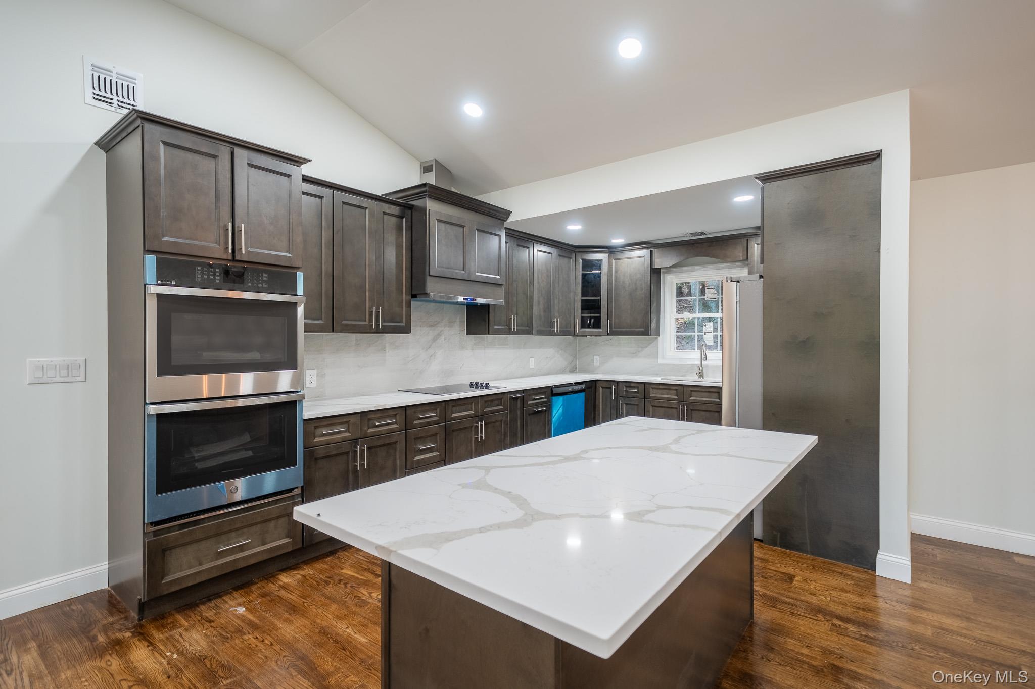 368 Landing Avenue, Smithtown, NY 11787