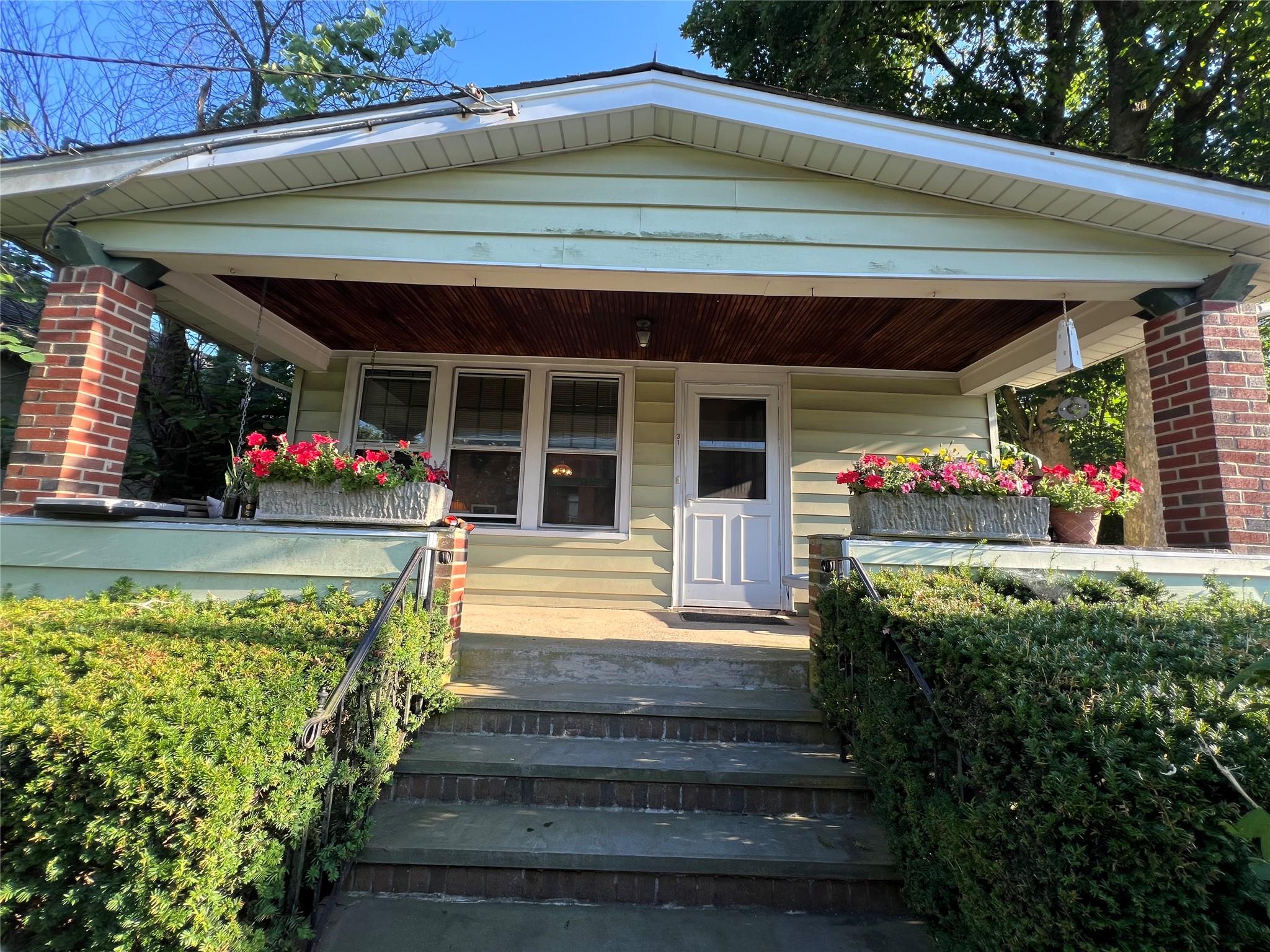 31 9th Avenue, Sea Cliff, NY 11579