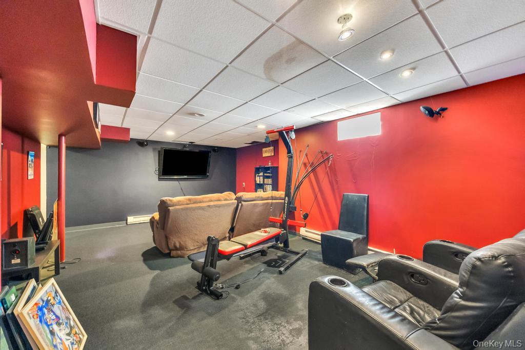 34 Gloria Place, Plainview, NY 11803