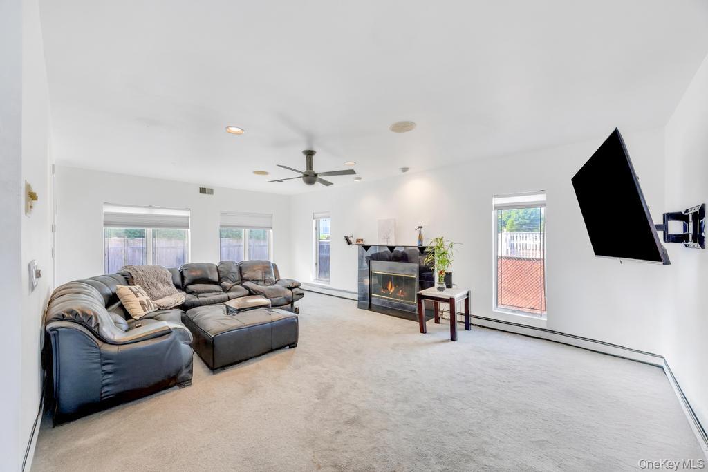 34 Gloria Place, Plainview, NY 11803