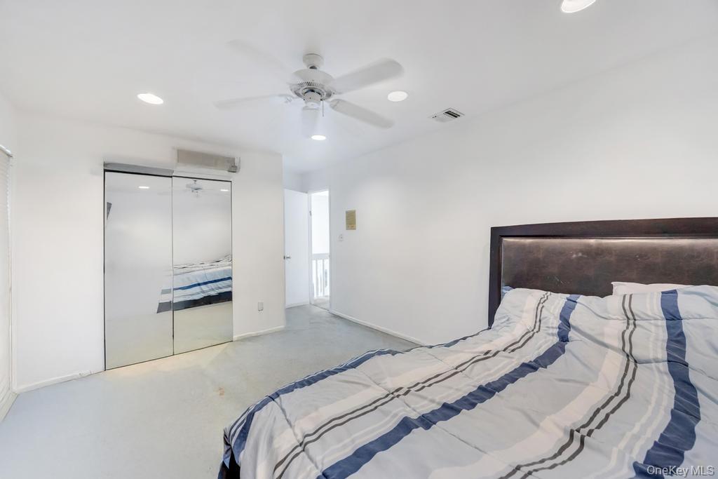 34 Gloria Place, Plainview, NY 11803