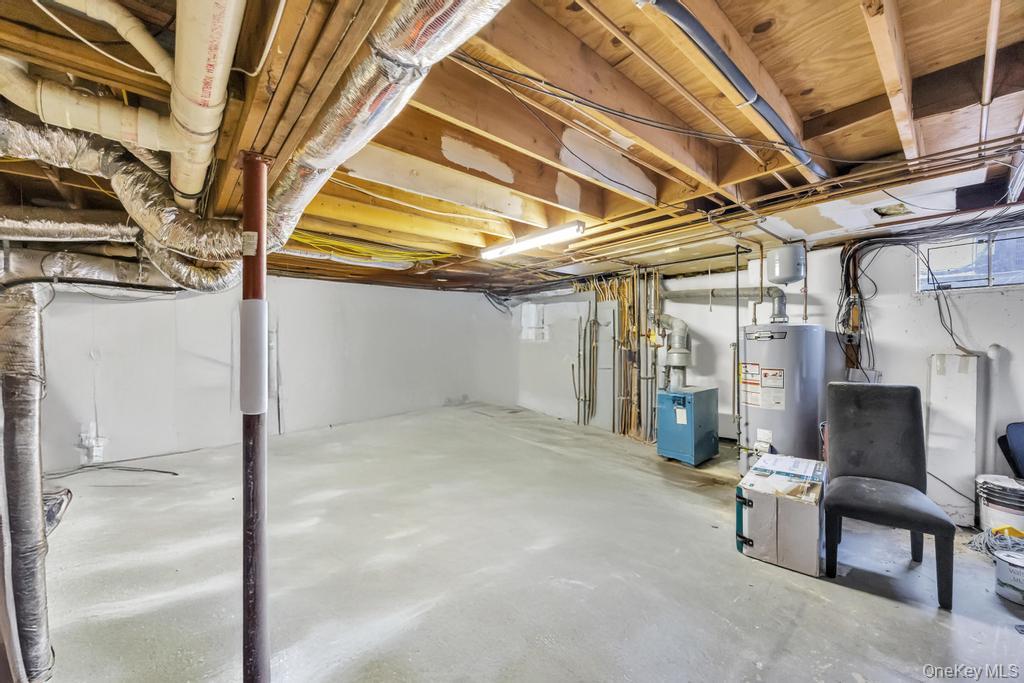 34 Gloria Place, Plainview, NY 11803