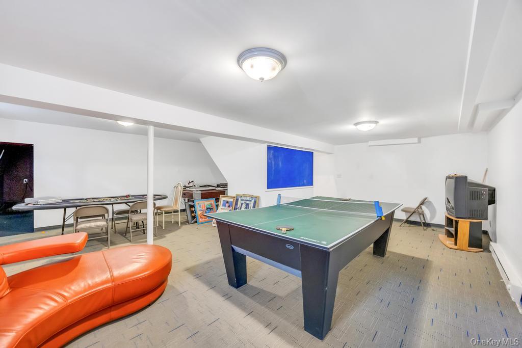 34 Gloria Place, Plainview, NY 11803