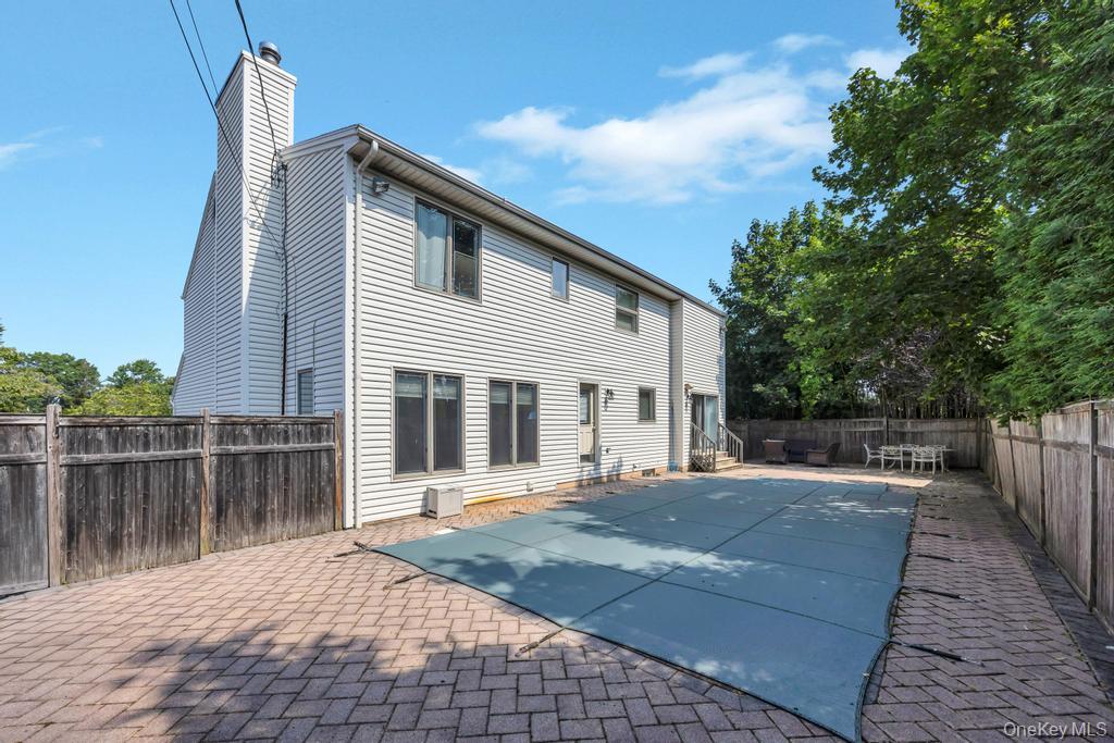 34 Gloria Place, Plainview, NY 11803