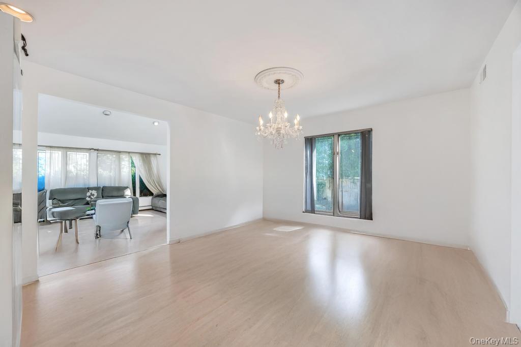 34 Gloria Place, Plainview, NY 11803