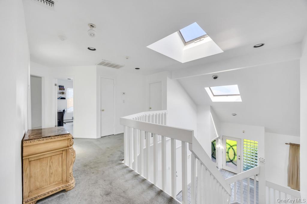 34 Gloria Place, Plainview, NY 11803