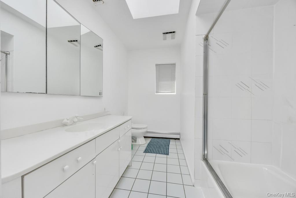 34 Gloria Place, Plainview, NY 11803