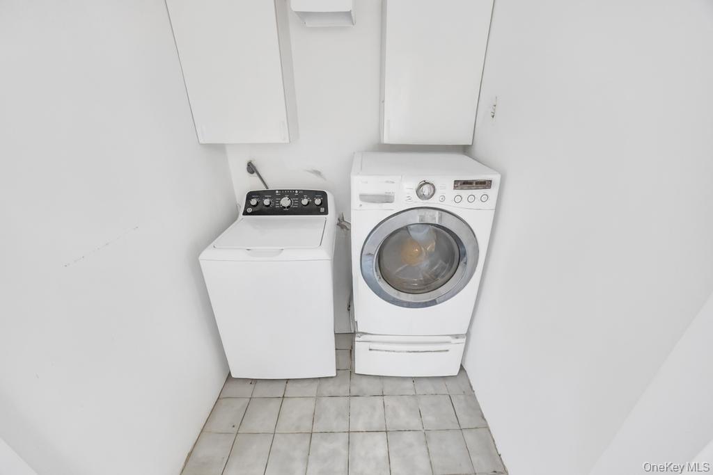 34 Gloria Place, Plainview, NY 11803