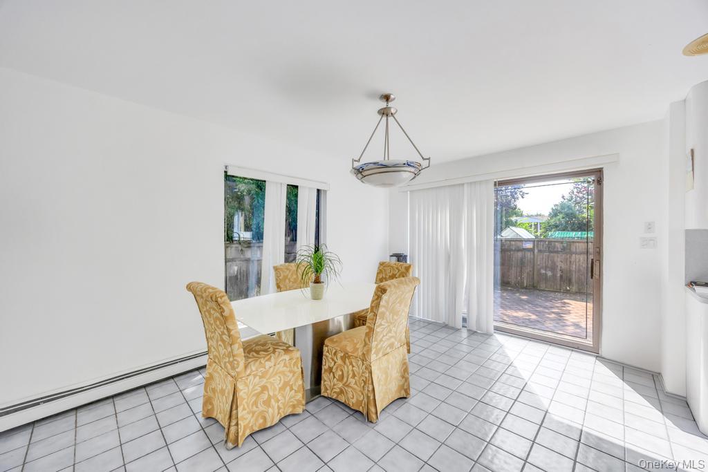 34 Gloria Place, Plainview, NY 11803