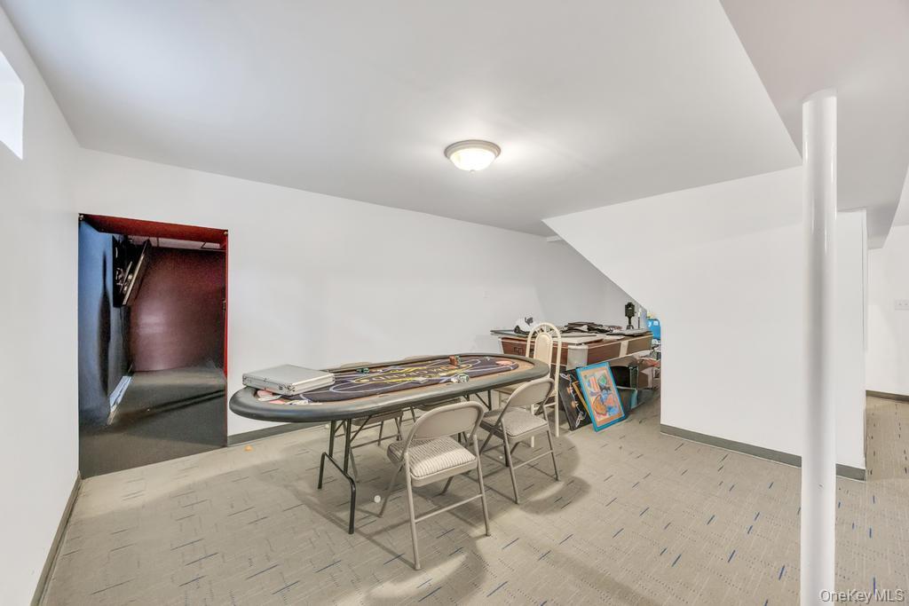 34 Gloria Place, Plainview, NY 11803