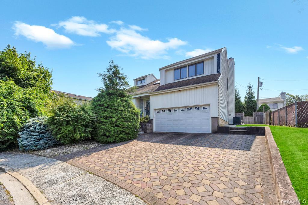 34 Gloria Place, Plainview, NY 11803