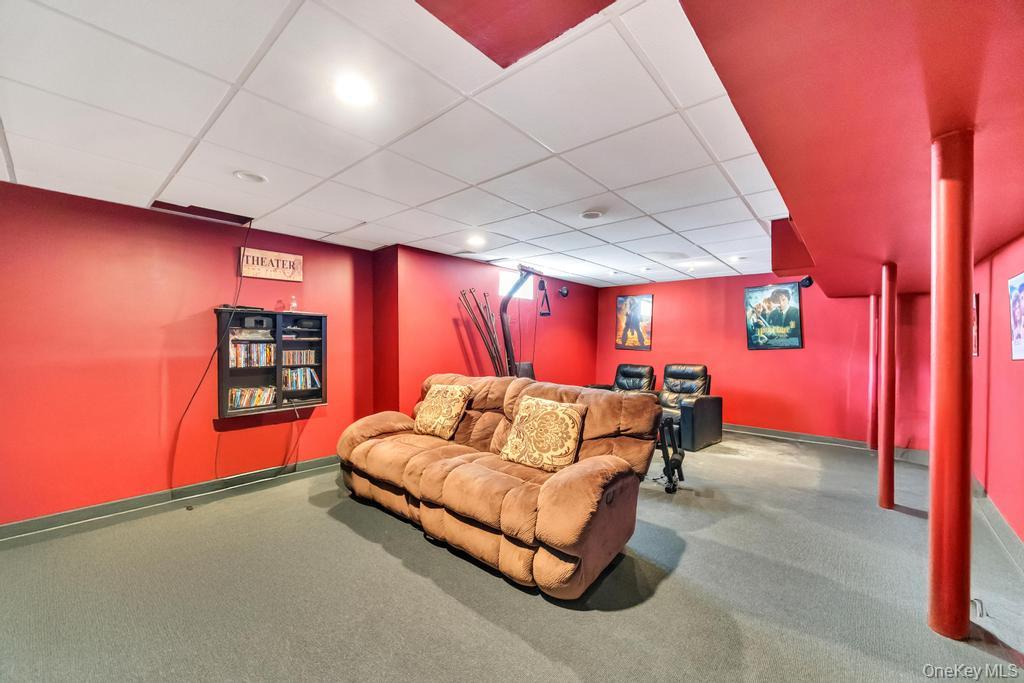 34 Gloria Place, Plainview, NY 11803