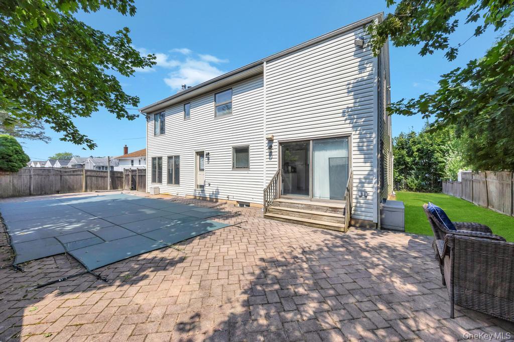 34 Gloria Place, Plainview, NY 11803