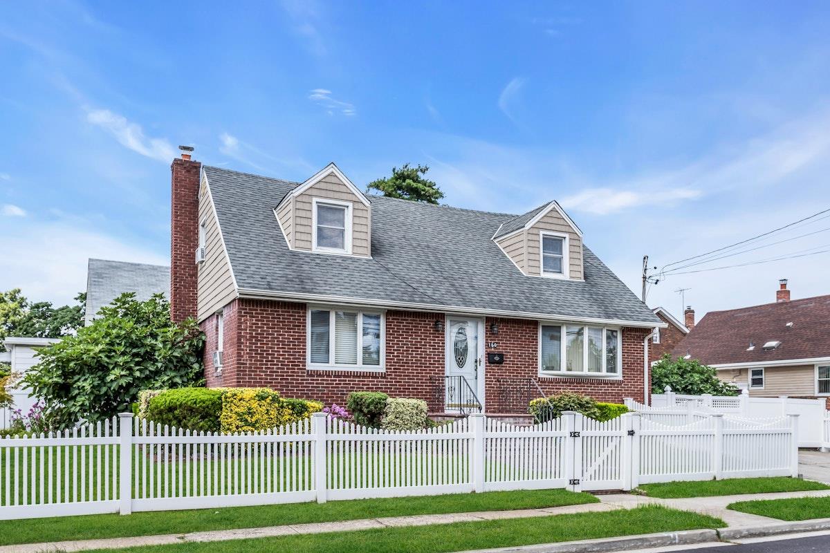 160 Green Street, Valley Stream, NY 11580