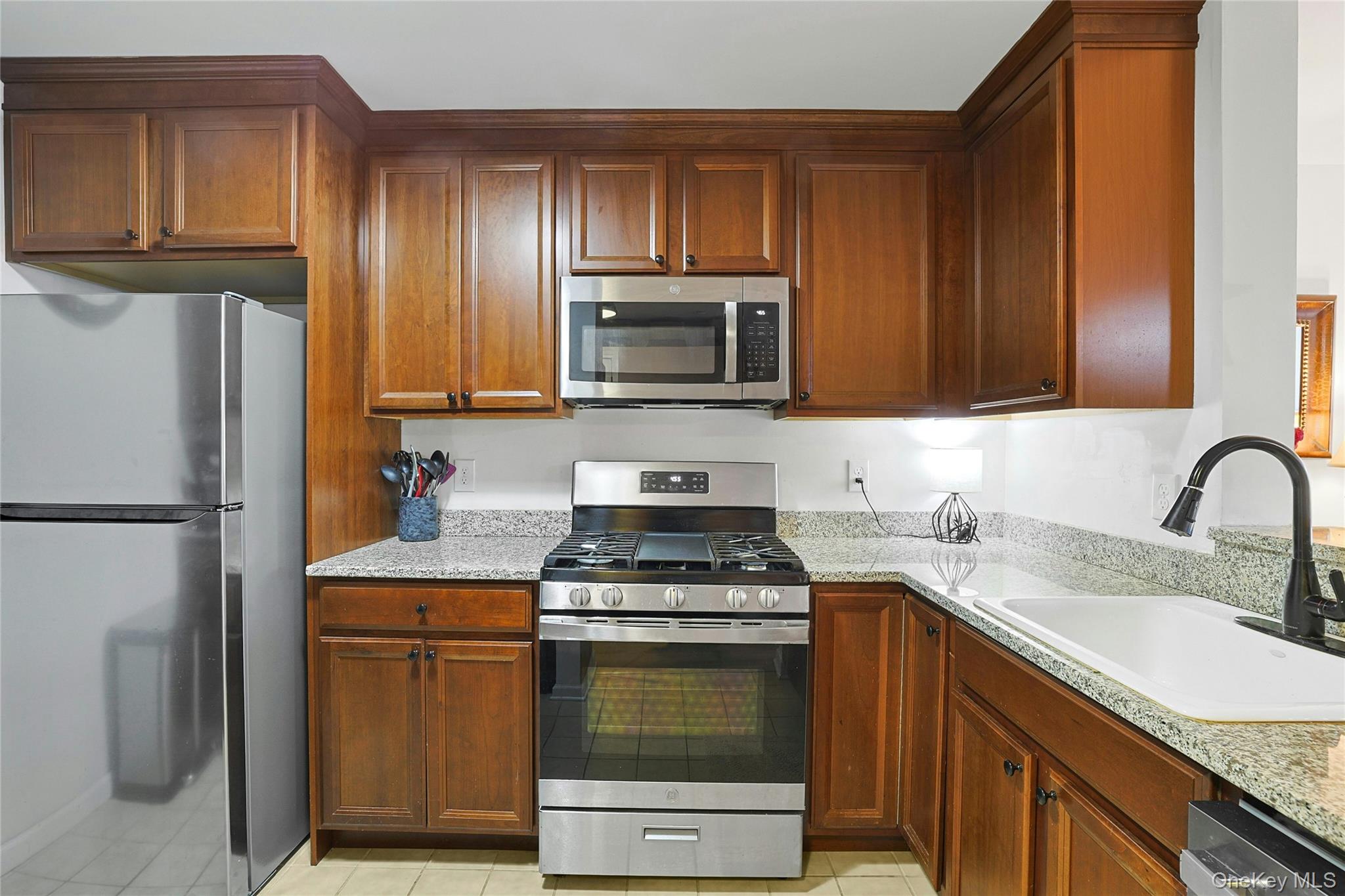 1320 Round Pointe Drive, Haverstraw, NY 10927