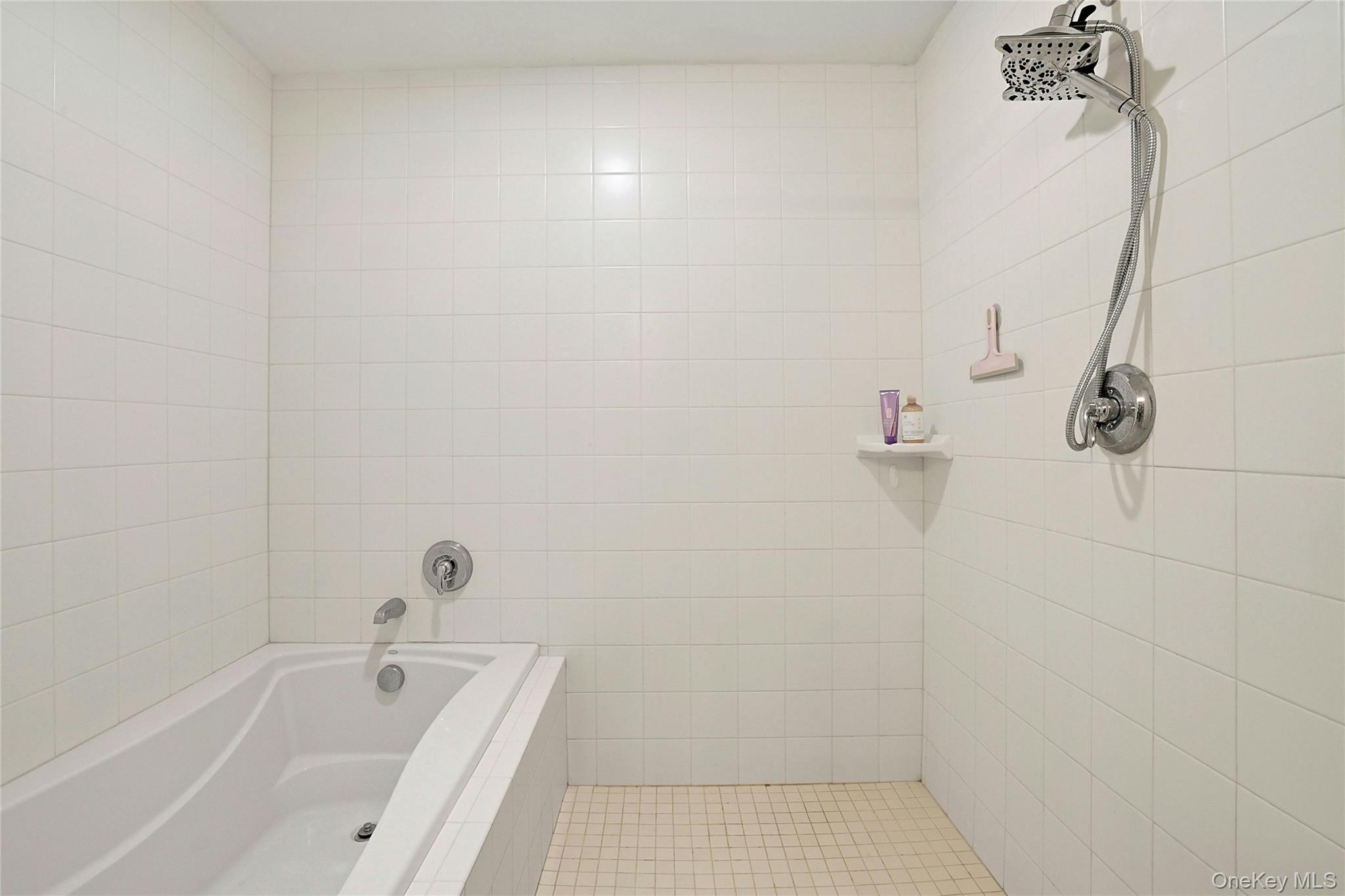 1320 Round Pointe Drive, Haverstraw, NY 10927