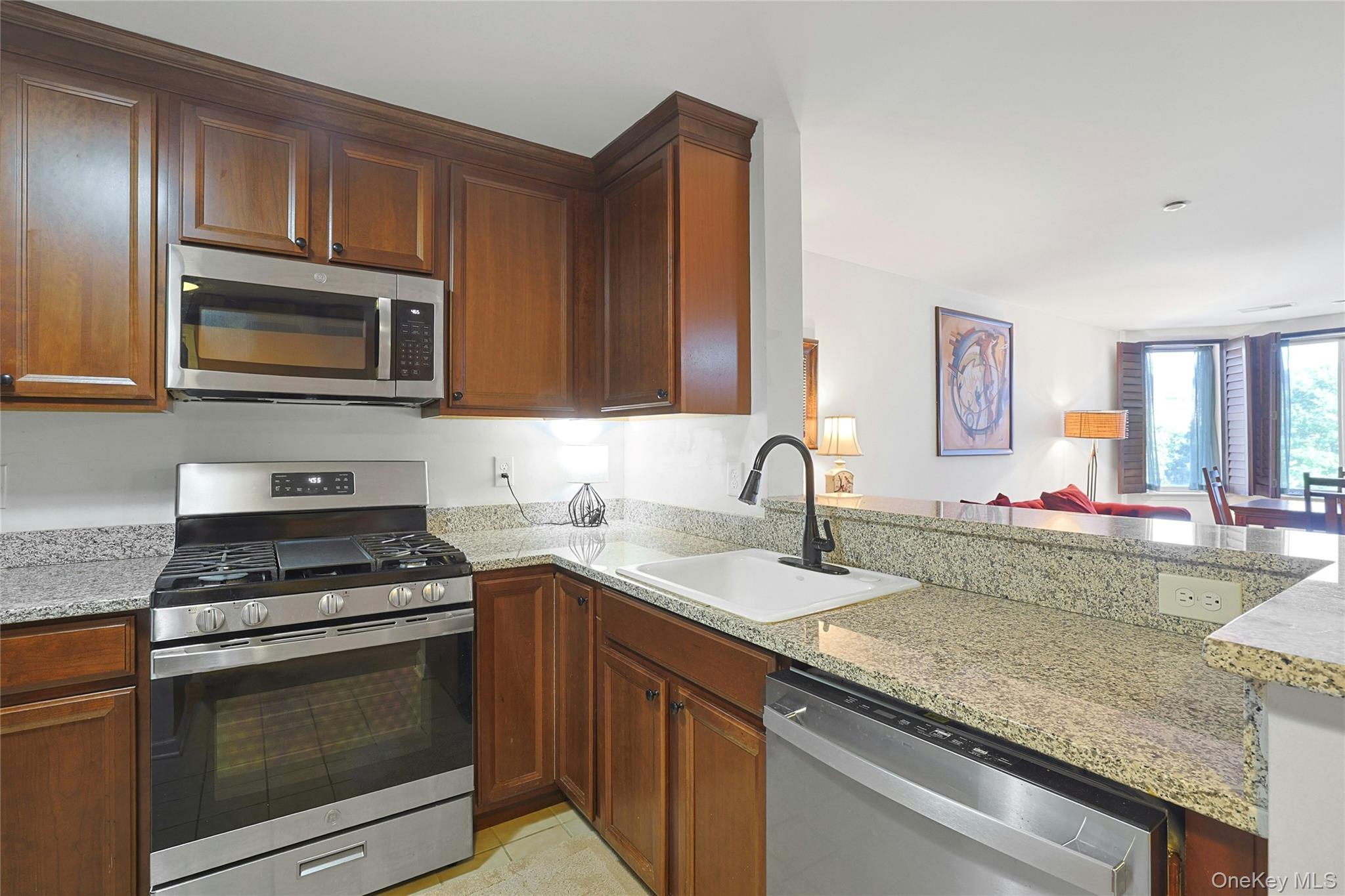 1320 Round Pointe Drive, Haverstraw, NY 10927