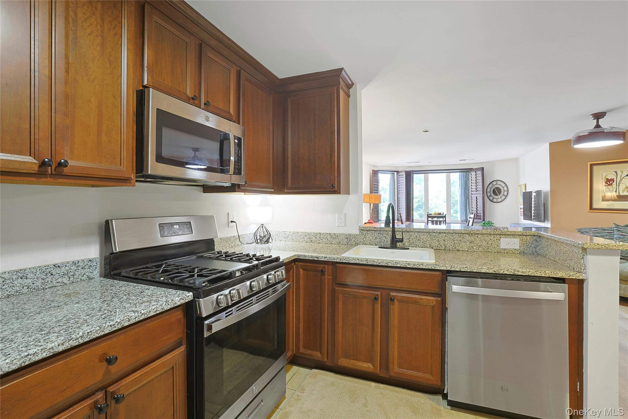 1320 Round Pointe Drive, Haverstraw, NY 10927