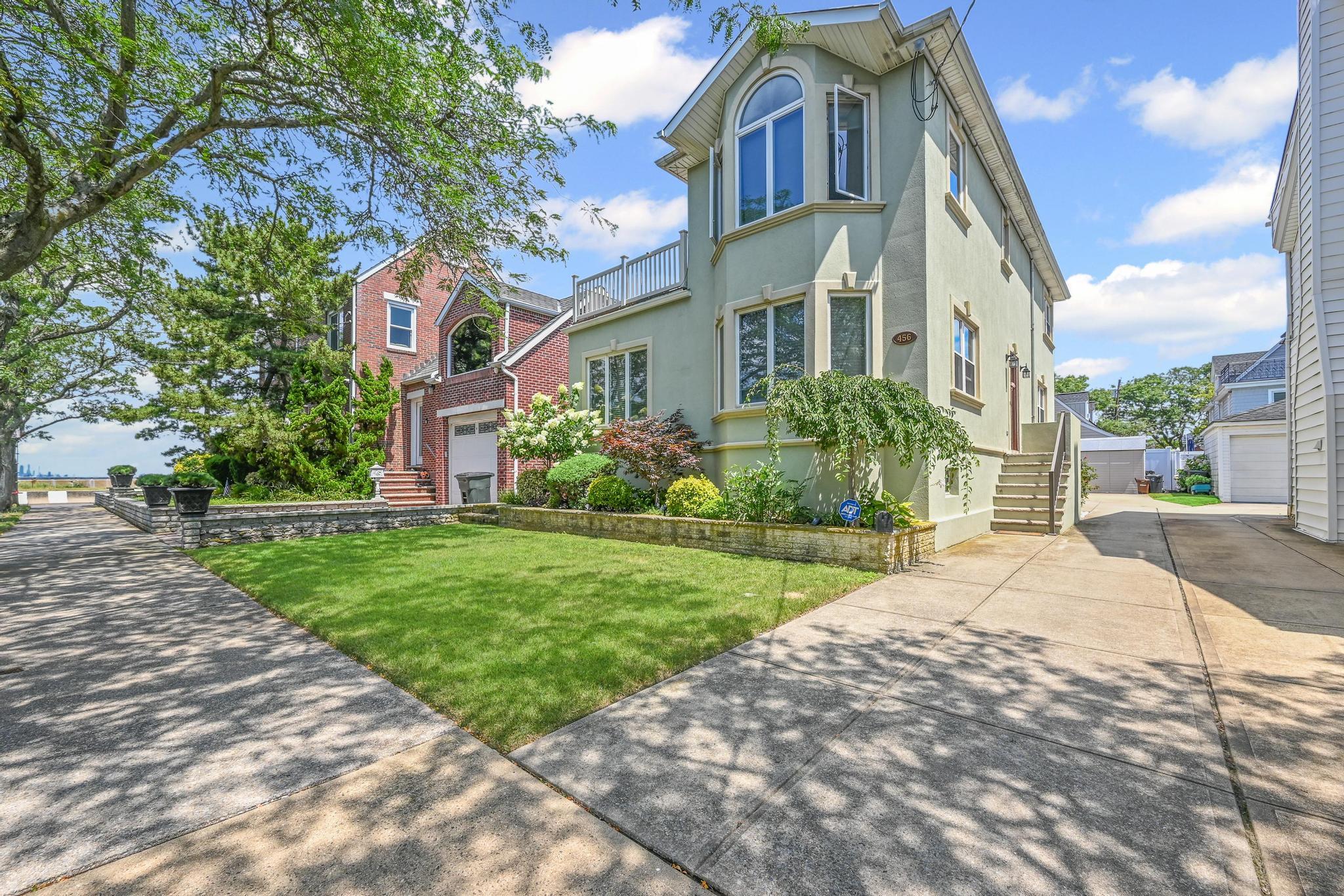 456 Beach 145th Street, Neponsit, NY 11694